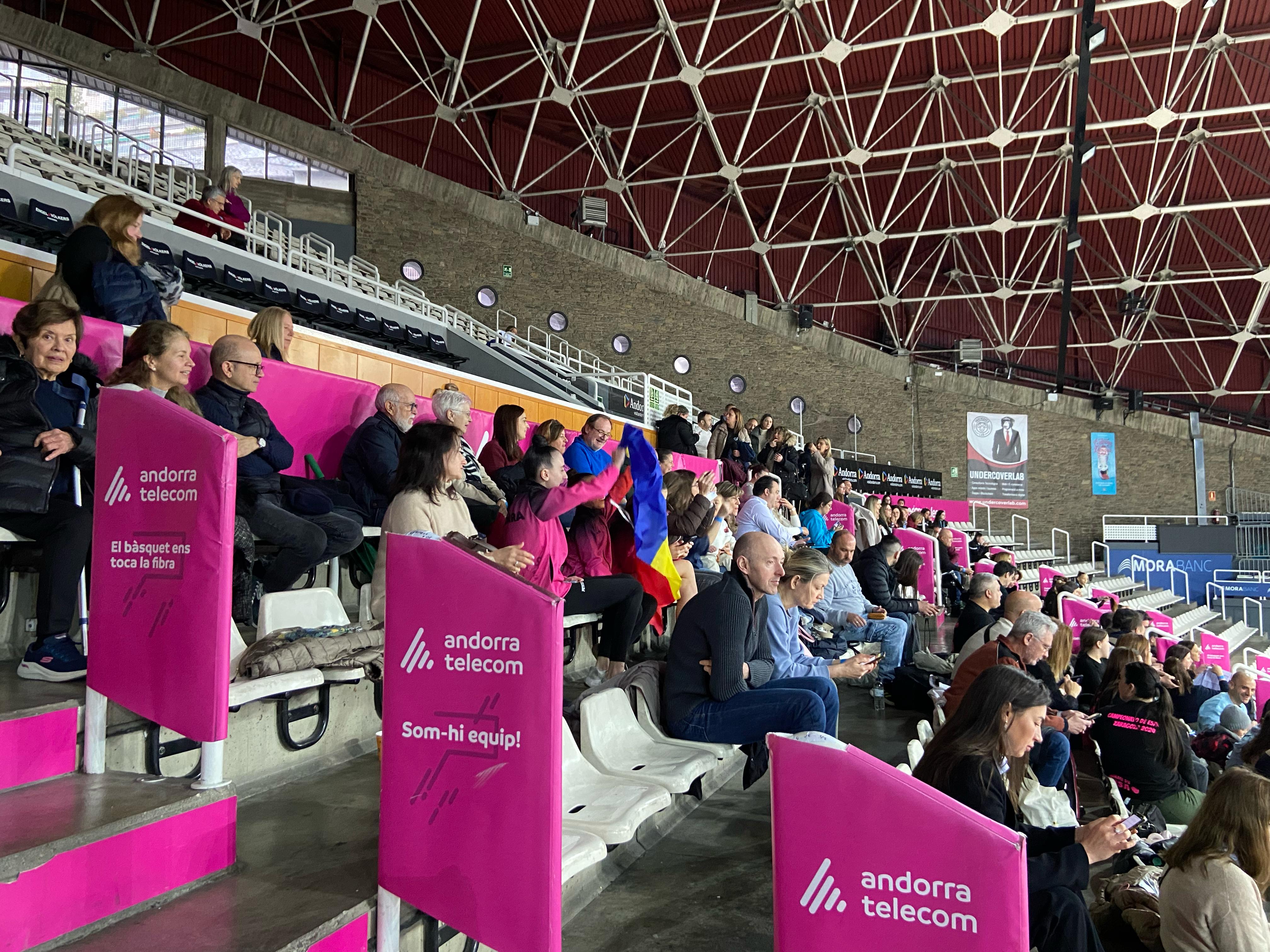 Aficionades i participants dels clubs andorrans, a la grada. Aficionades i participants dels clubs andorrans, a la grada.