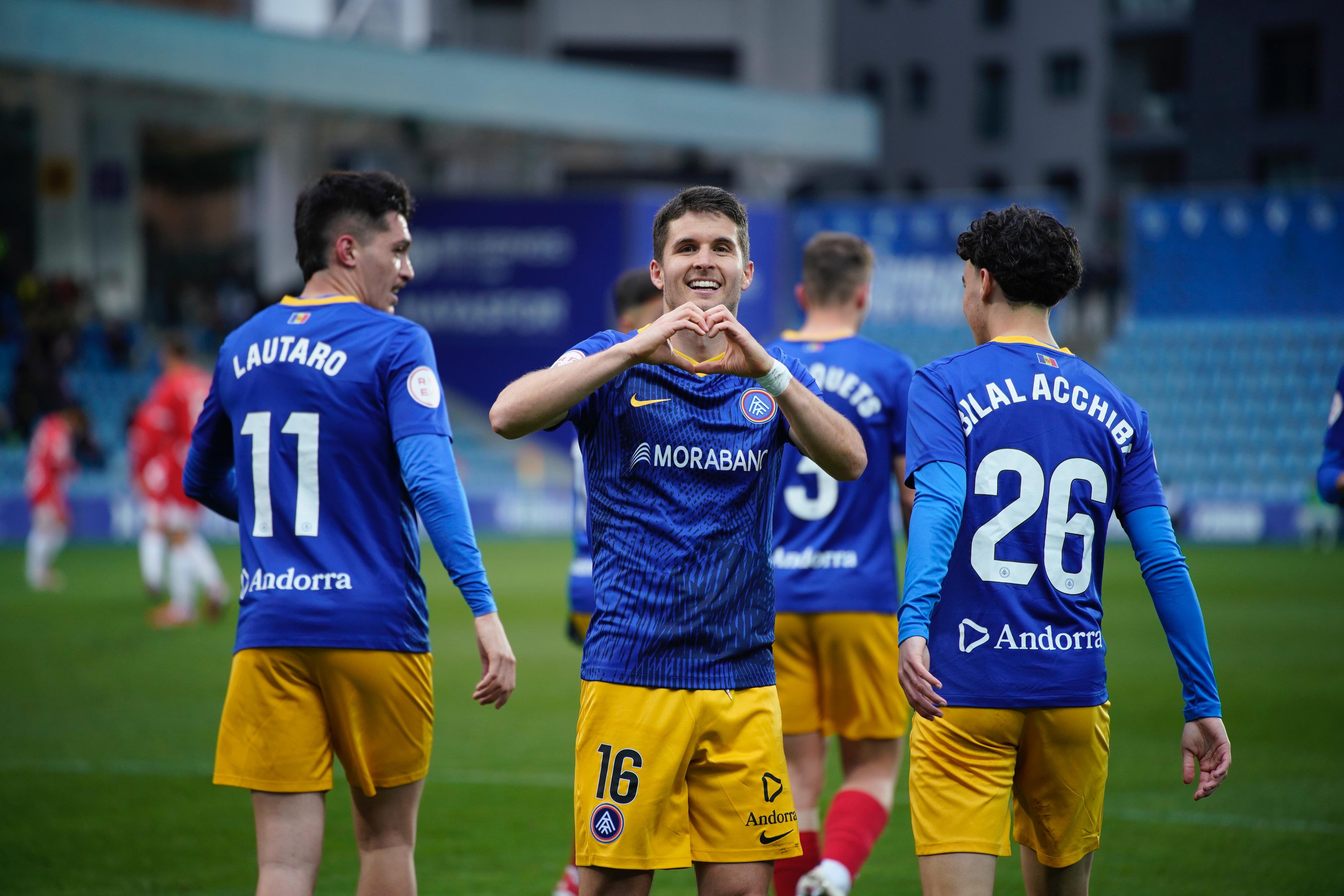 Álvaro Peña ha tornat a la titularitat amb gol inclòs a la primera meitat. Álvaro Peña ha tornat a la titularitat amb gol inclòs a la primera meitat.