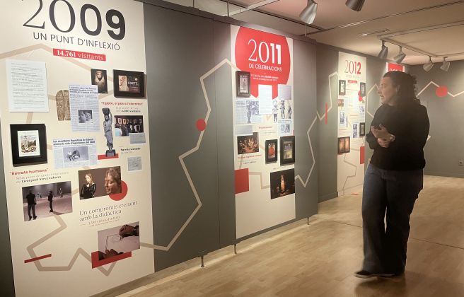 La directora del CAEE, Aurora Baena, durant la inauguració de l'exposició. La directora del CAEE, Aurora Baena, durant la inauguració de l'exposició.