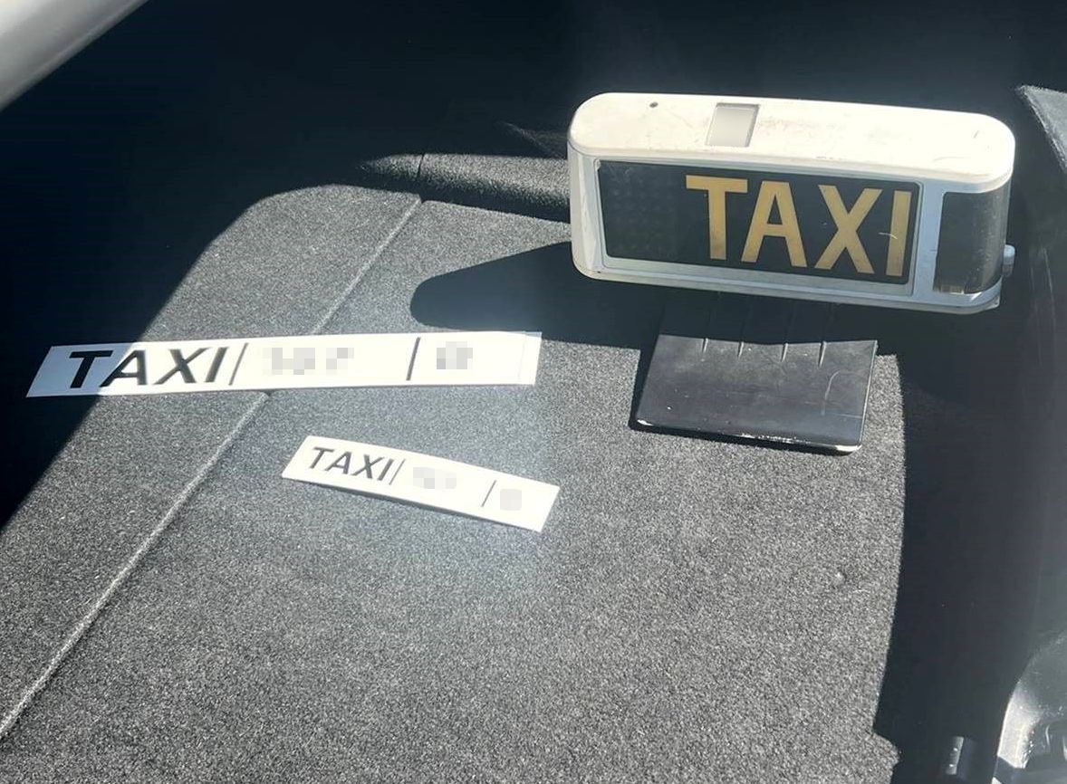 Els elements trobats al maleter del taxista.