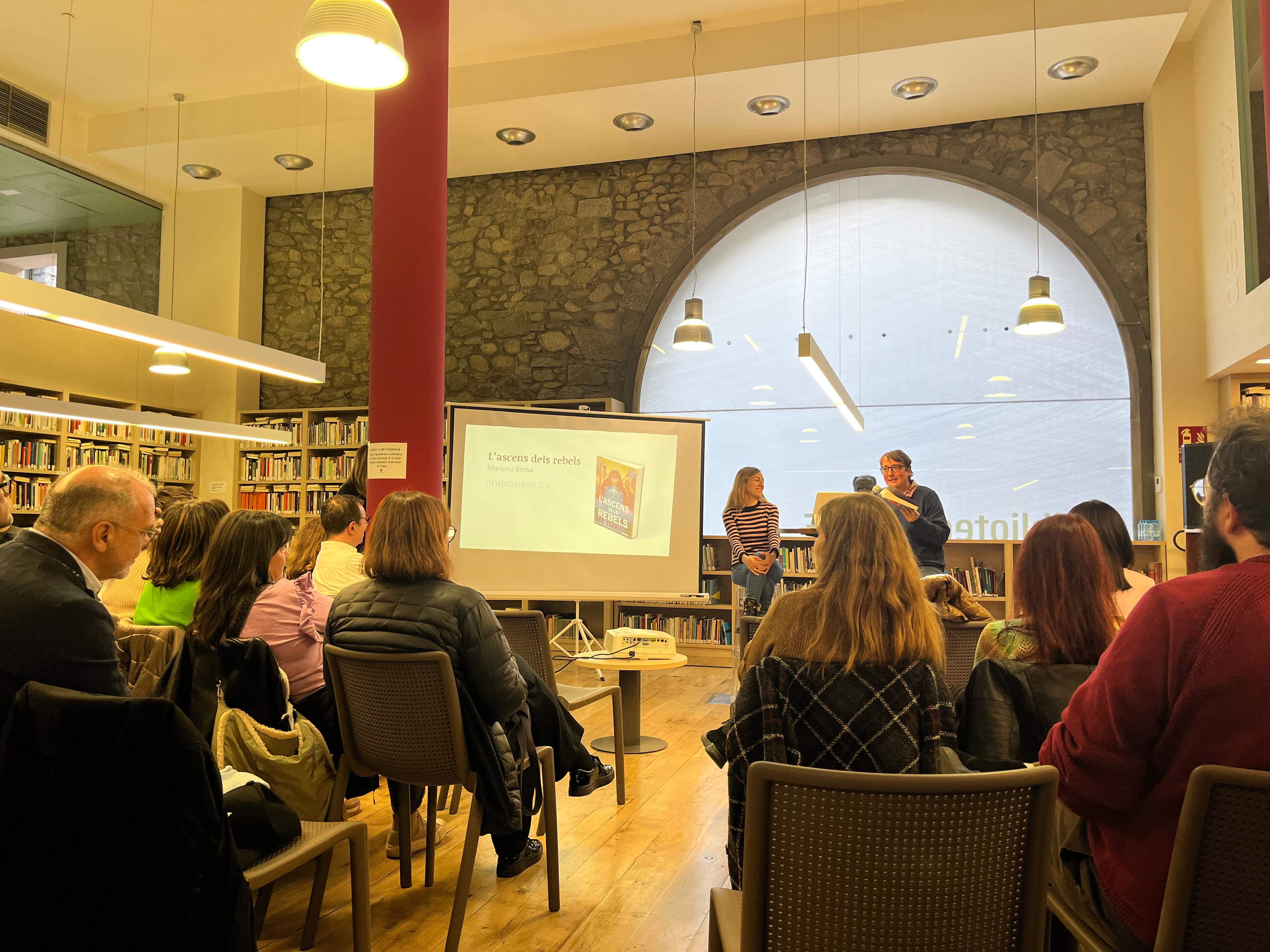 Presentació del llibre 'L'ascens dels rebels' de Mariona Bessa. La portaveu del Sindicat, Rebeca Bonache.