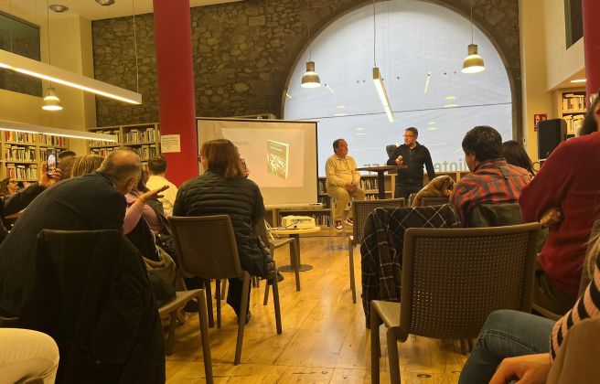 L'autor de 'Colls d'ampolla', Marc Cortés, i l'escriptor Iñaki Rubio.