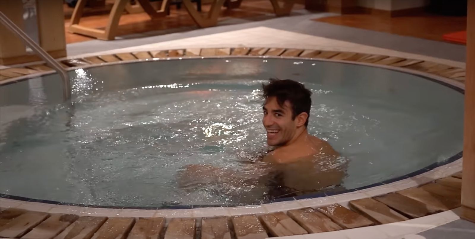 Verdú, al jacuzzi de l'hotel la Savoyarde, durant la Copa del Món de Val d'Isère (2023). Verdú, al jacuzzi de l'hotel la Savoyarde, durant la Copa del Món de Val d'Isère (2023).
