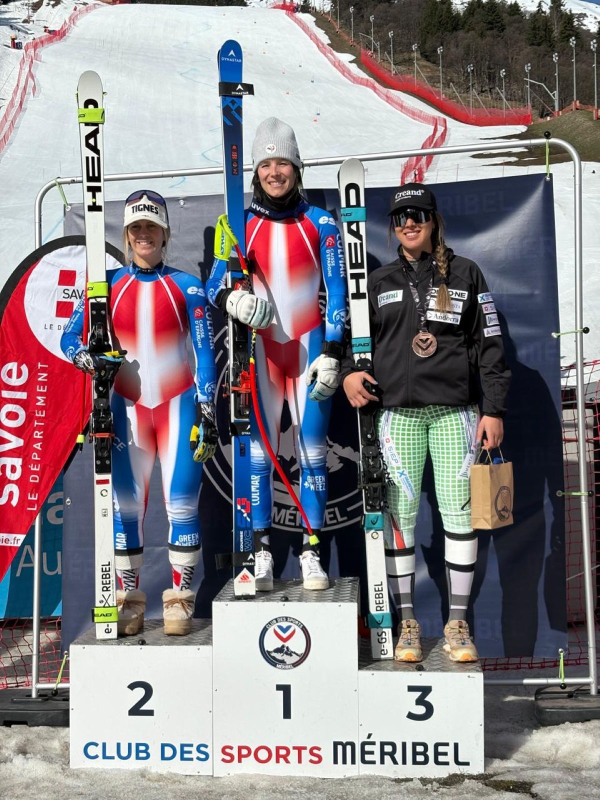 Cande Moreno, tercera, al podi del SG dels Nacionals de França.