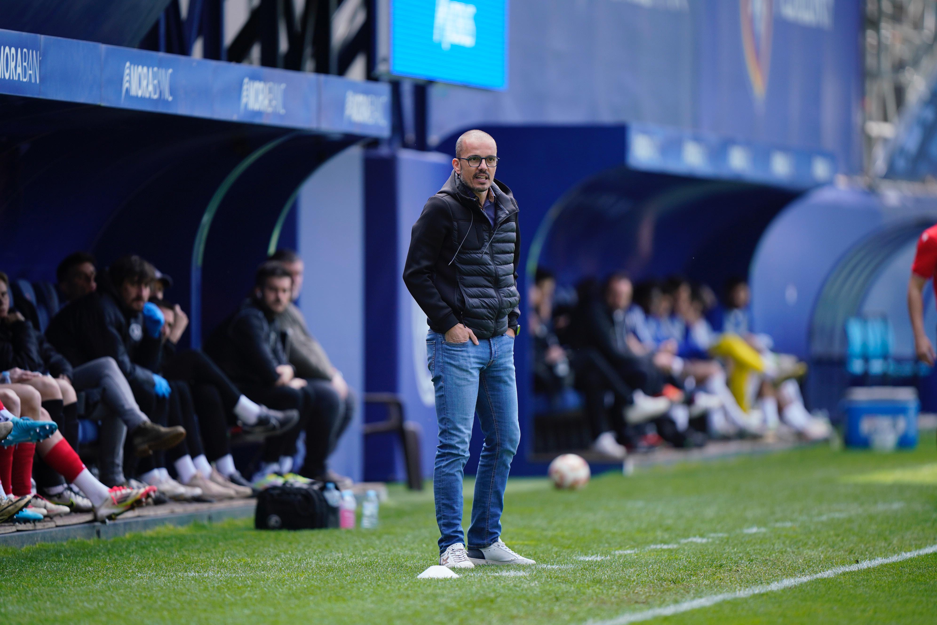 'Beto' Company, a la zona tècnica en el duel contra el Tarassona. 'Beto' Company, a la zona tècnica en el duel contra el Tarassona.