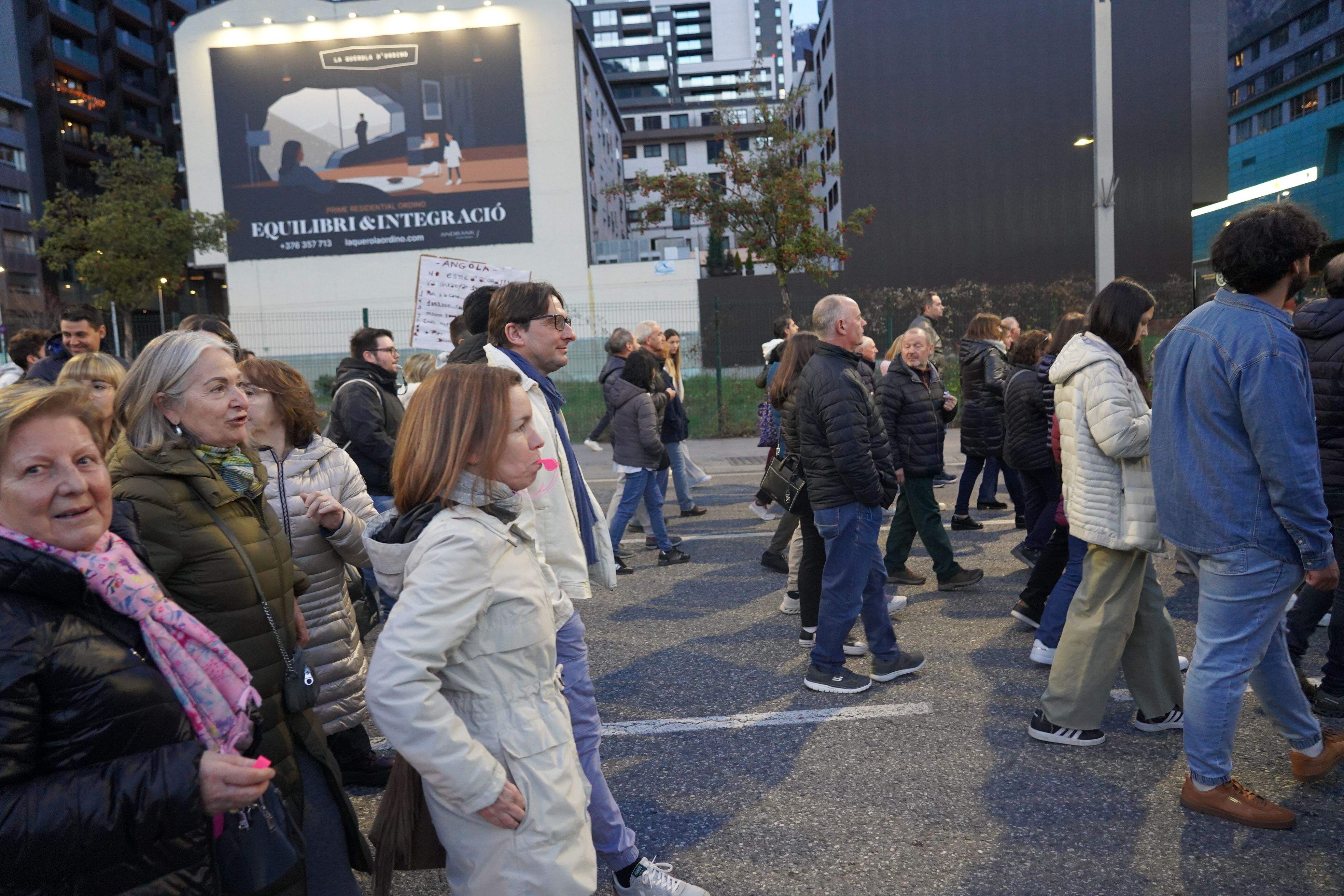 Marta Pujol, primera secretària del PS, a la manifestació. La portaveu del Sindicat, Rebeca Bonache.