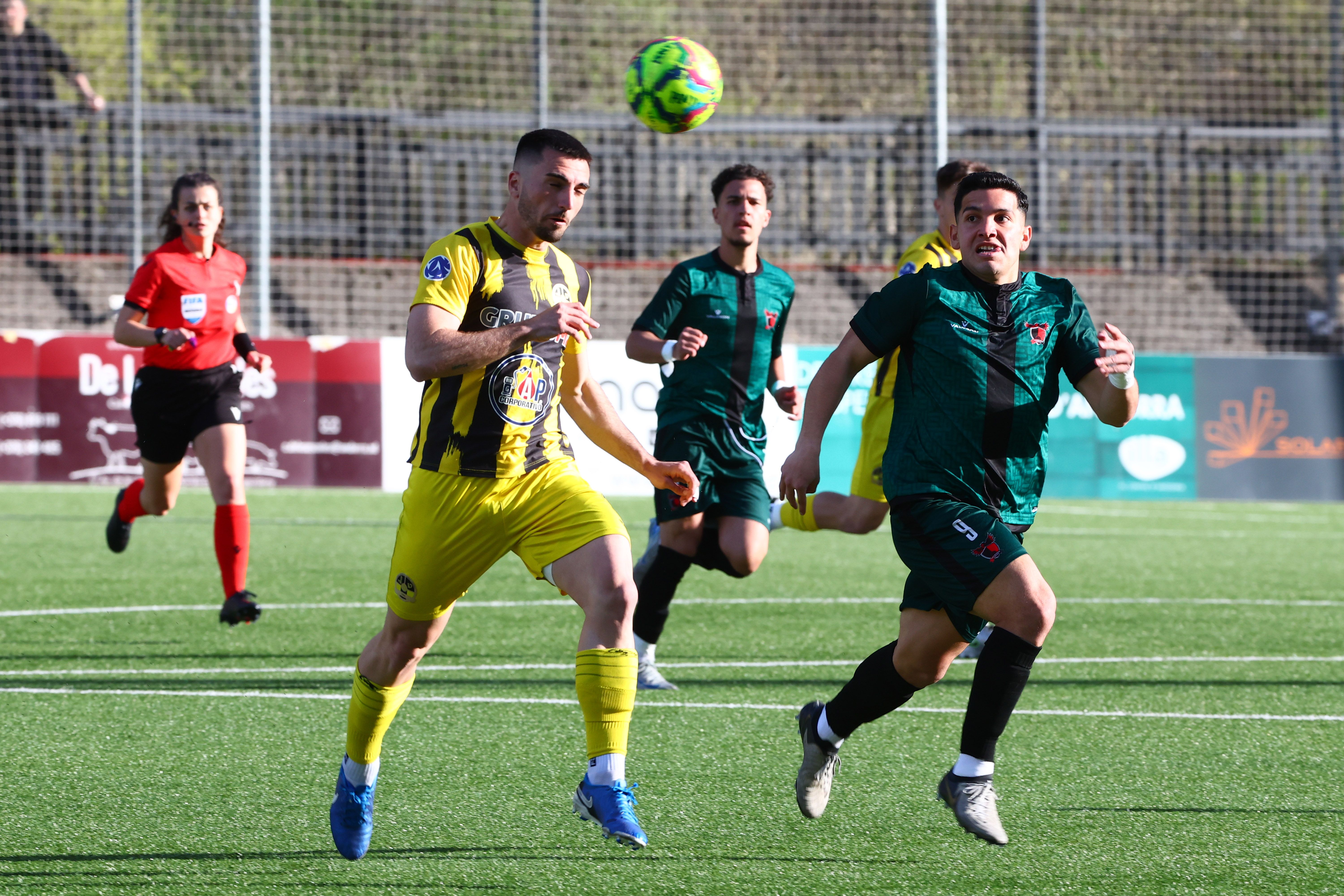 La UE Santa Coloma s'ha vist sorpresa per la Penya a l'afegit. La UE Santa Coloma s'ha vist sorpresa per la Penya a l'afegit.