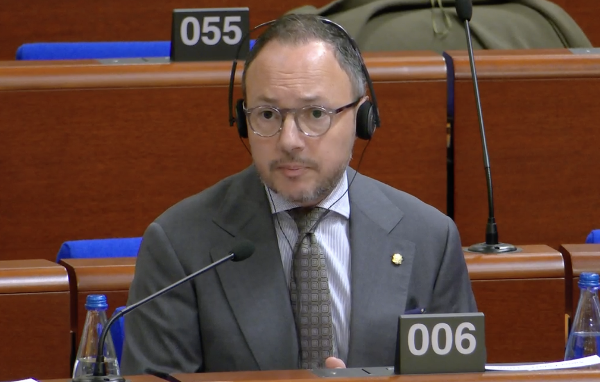 Xavier Espot responent una de les preguntes que se li han fet.