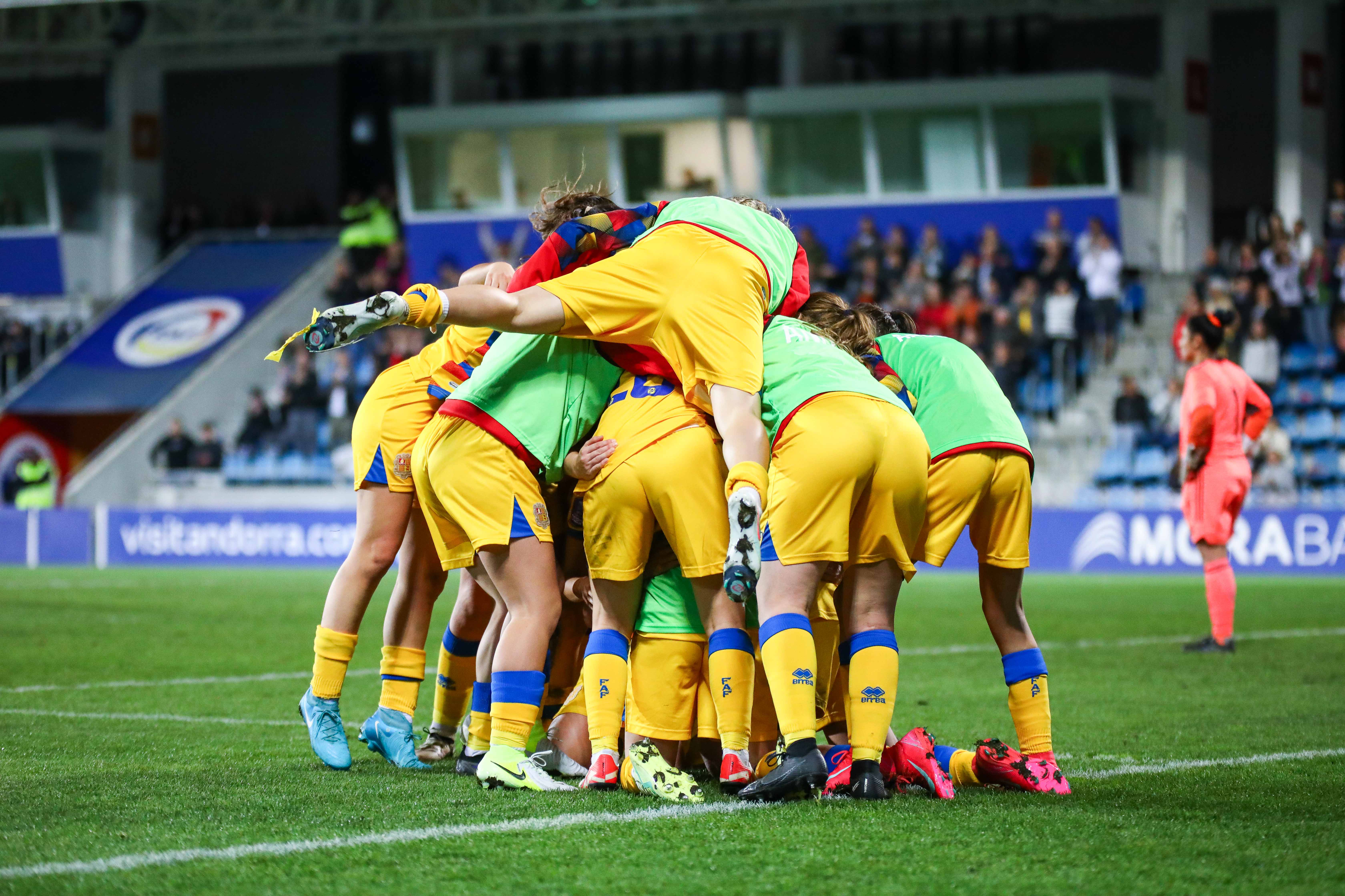 El gol de la victòria ha fet embogir a totes les jugadores de la selecció.