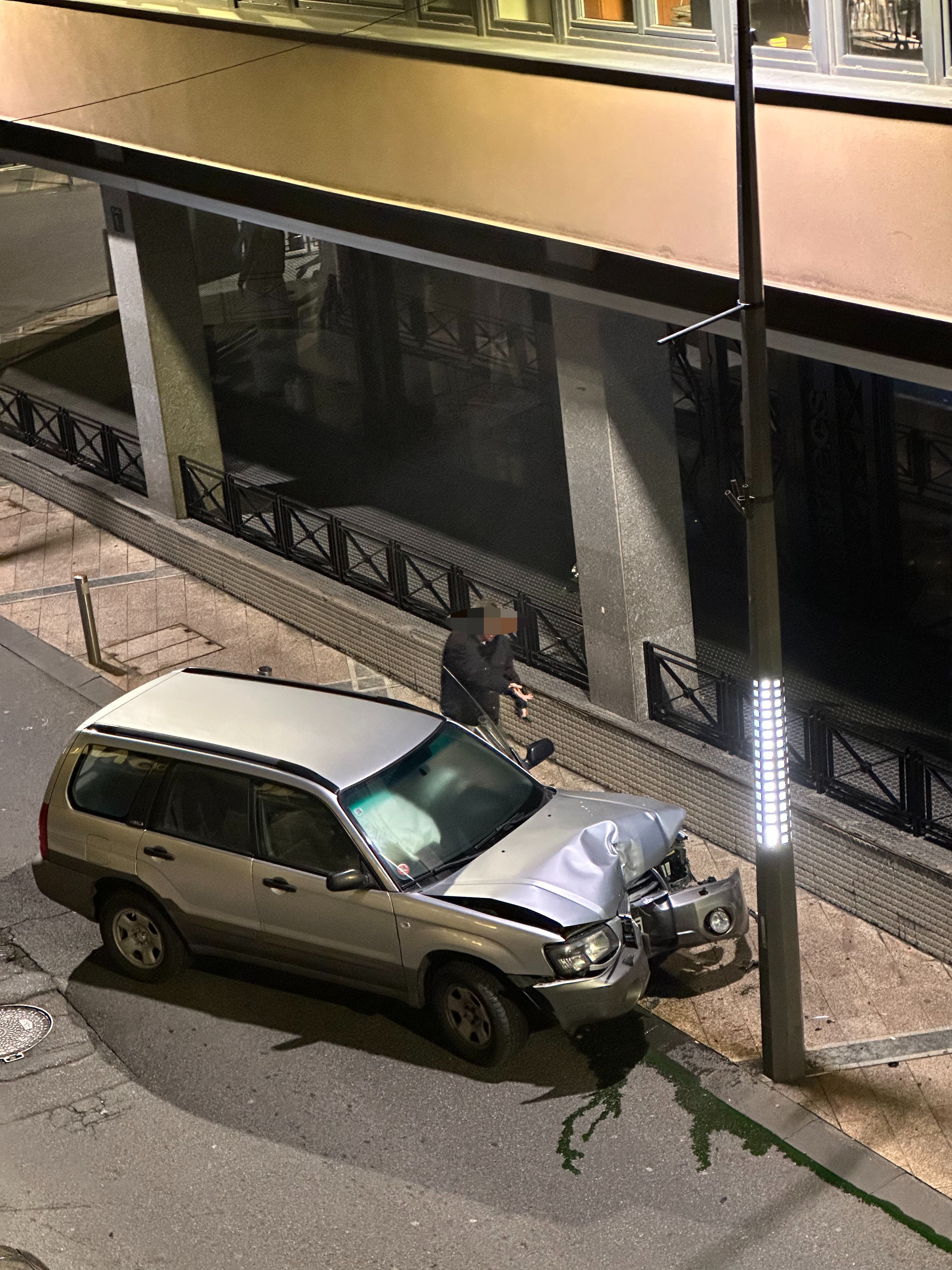 Moments després de l'aparatosa topada. Moments després de l'aparatosa topada.