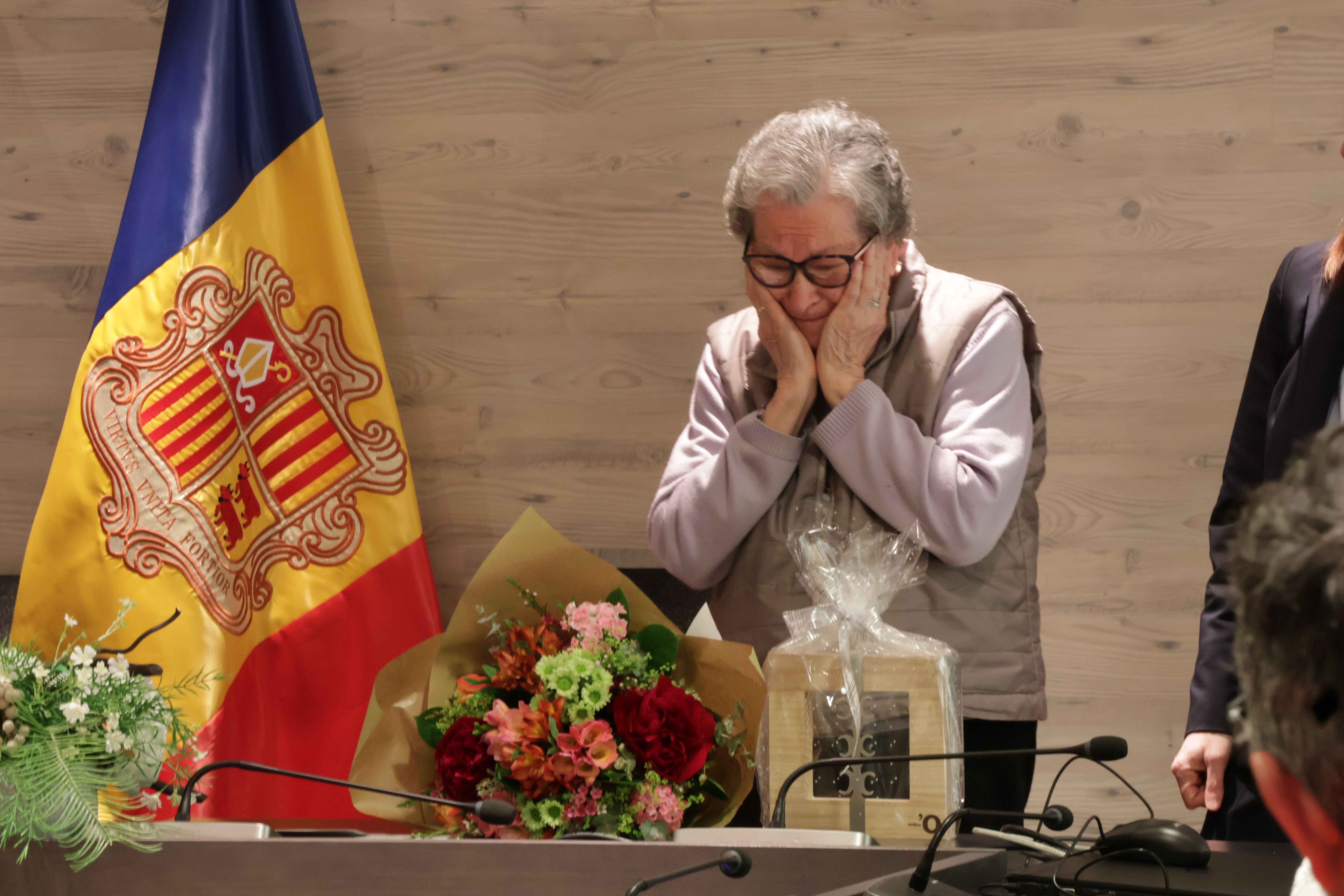 Lourdes Pons visiblement emocionada. // ANA / E.M. Lourdes Pons visiblement emocionada. // ANA / E.M.