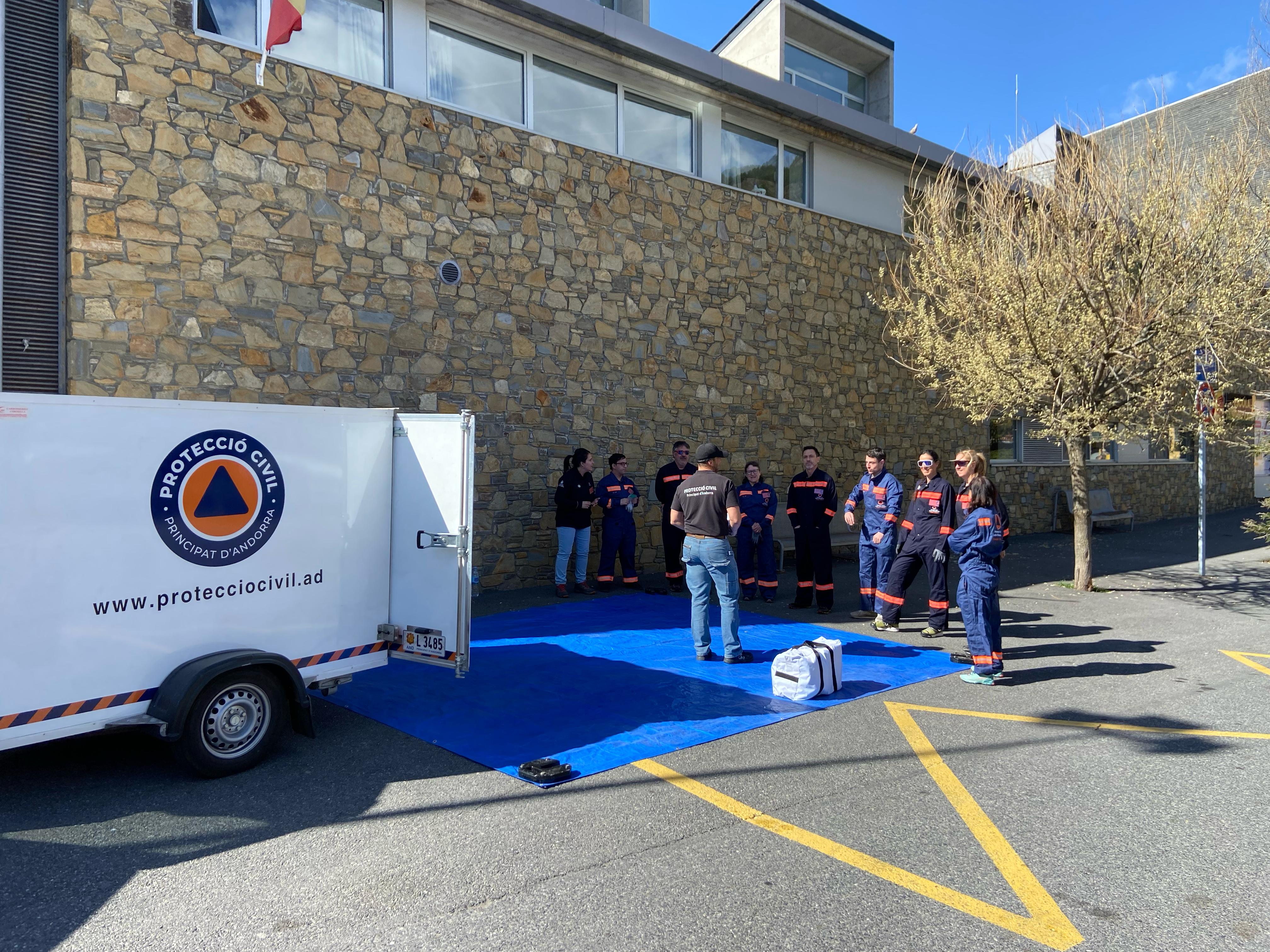 Els inscrits han pogut conèixer tots els articles del magatzem. Els inscrits han pogut conèixer tots els articles del magatzem.