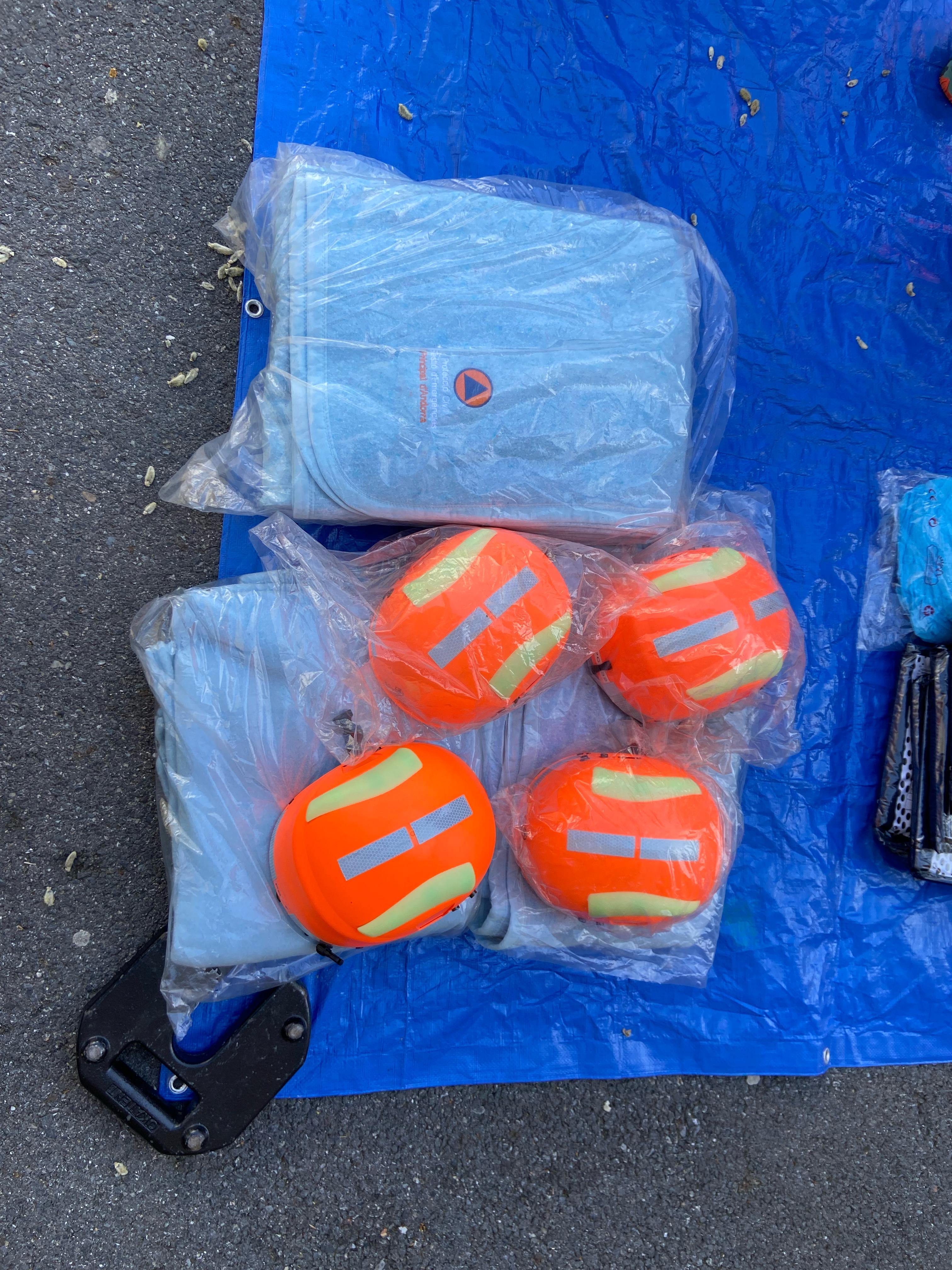 Cascs i proteccions que hauran de fer servir els voluntaris. Cascs i proteccions que hauran de fer servir els voluntaris.