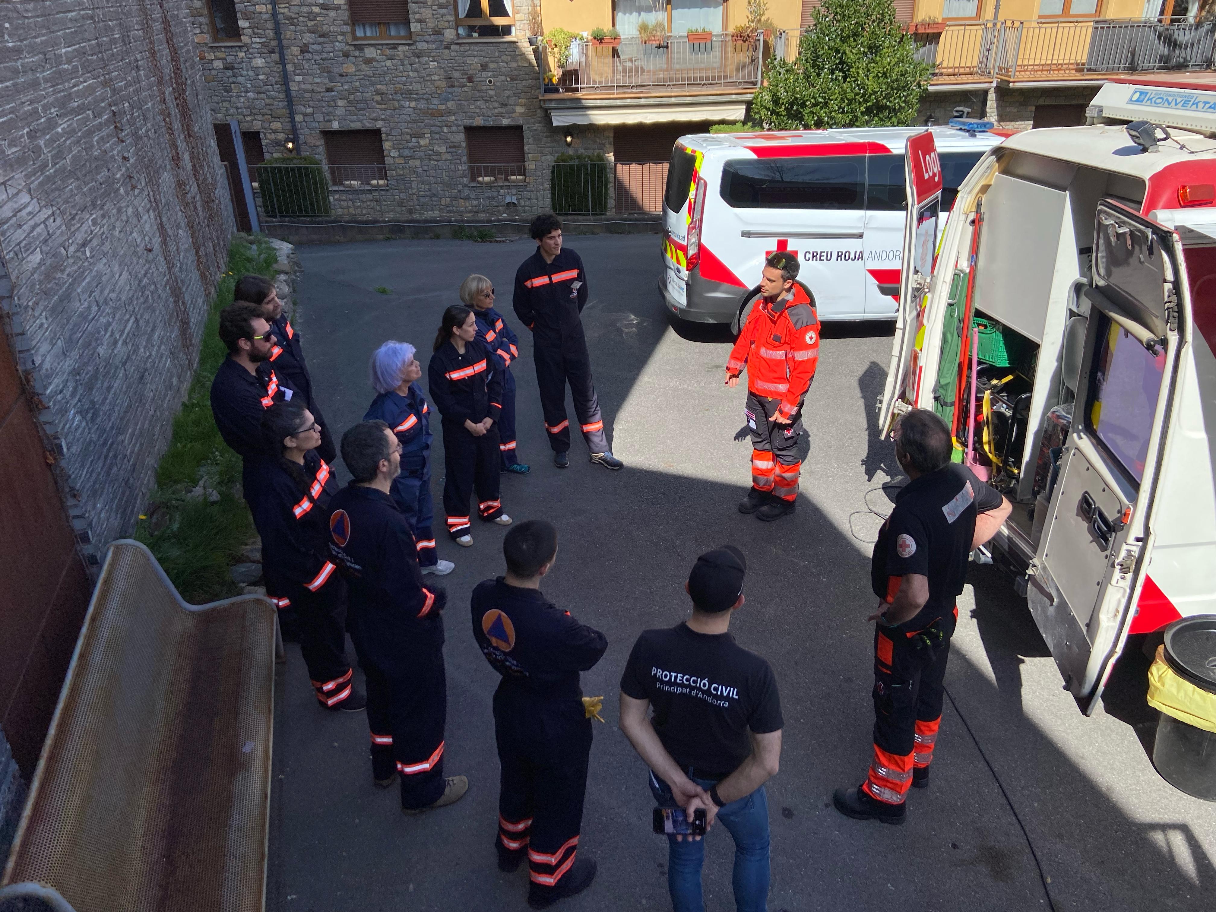 Xerrada d'un professsional sanitari als voluntaris. Xerrada d'un professsional sanitari als voluntaris.