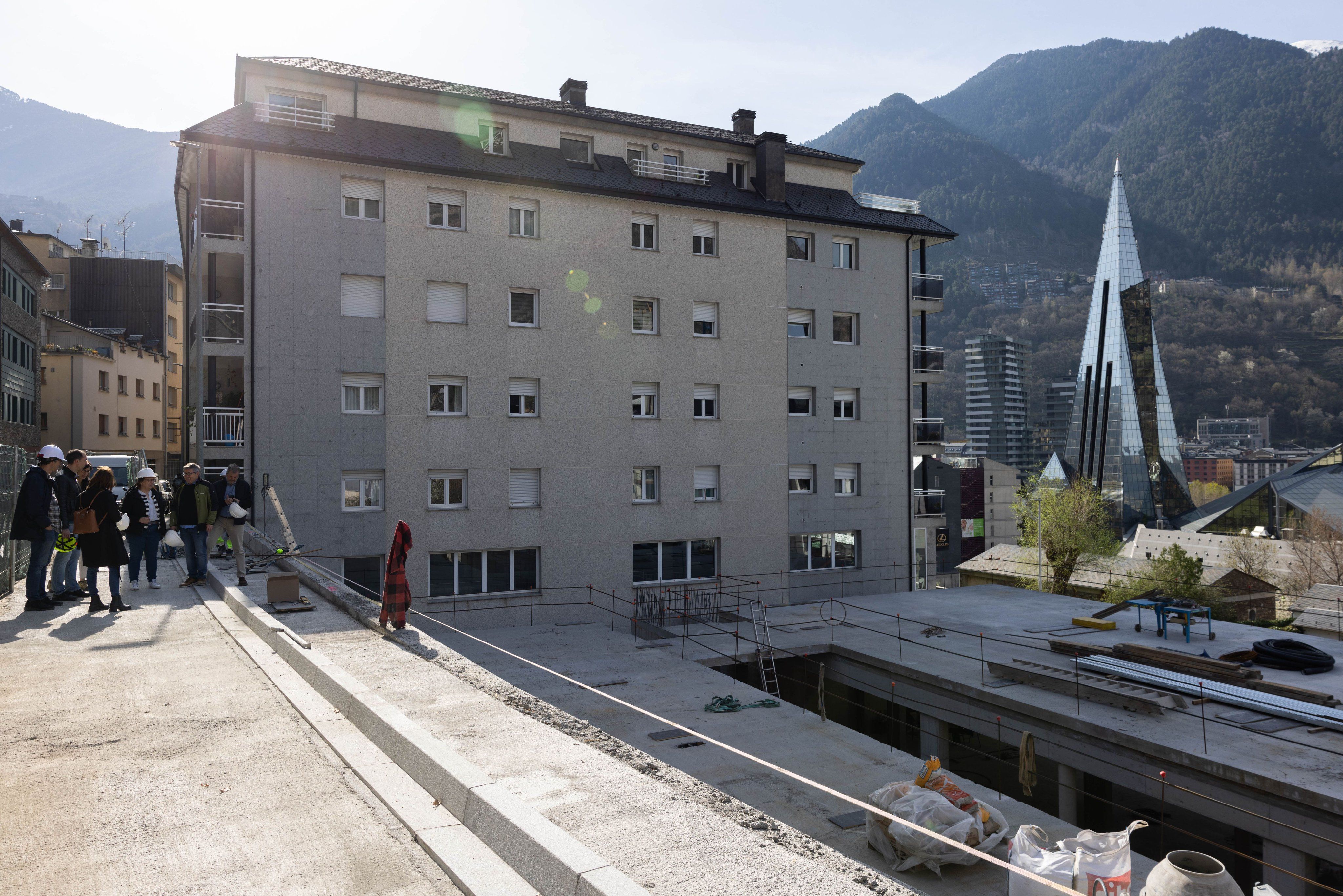 Visita de tècnics i polítics a la zona per comprovar l'estat de les obres. Visita de tècnics i polítics a la zona per comprovar l'estat de les obres.