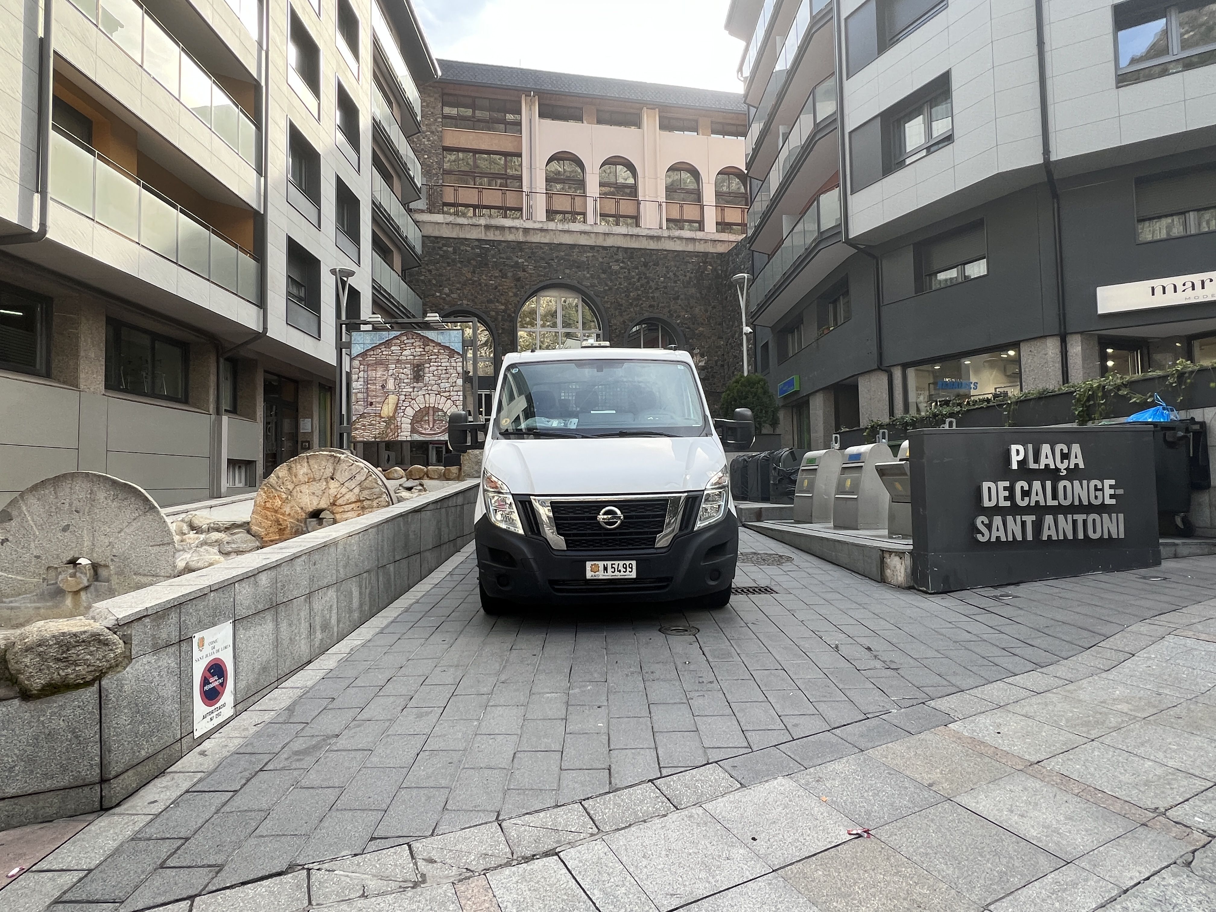Una imatge de la plaça, en l'estat actual.