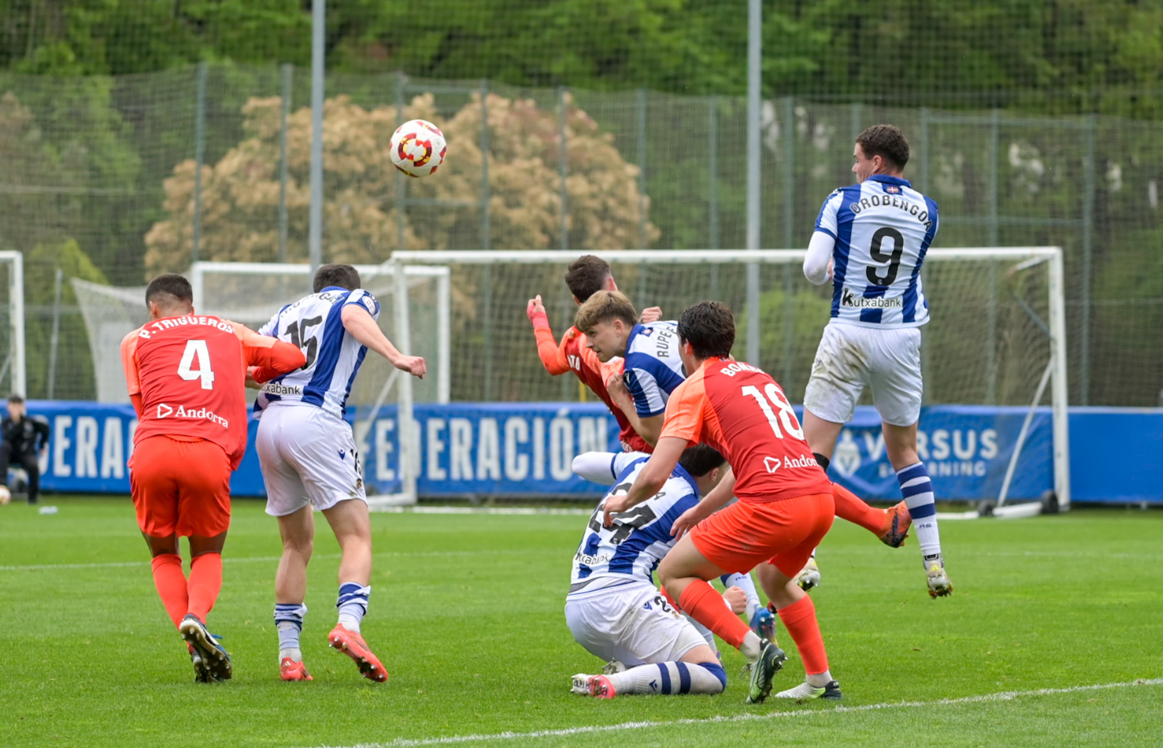 La Reial Societat B ha superat clarament als tricolors durant els primers trenta minuts.