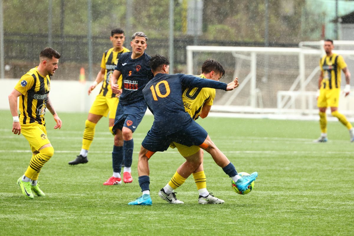 Victòria fàcil de la UE Santa Coloma sobre la Massana, que lluïa nova equipació. Victòria fàcil de la UE Santa Coloma sobre la Massana, que lluïa nova equipació.