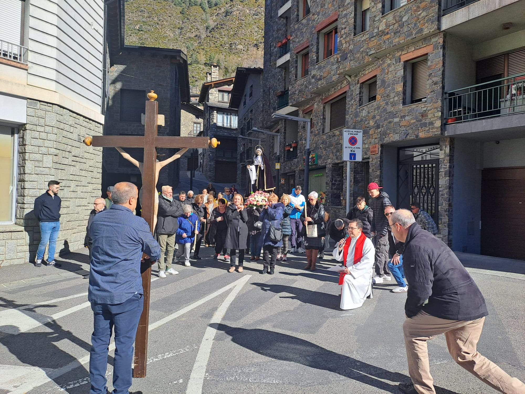 El viacrucis d'Encamp, a l'entrada del nucli antic del poble.