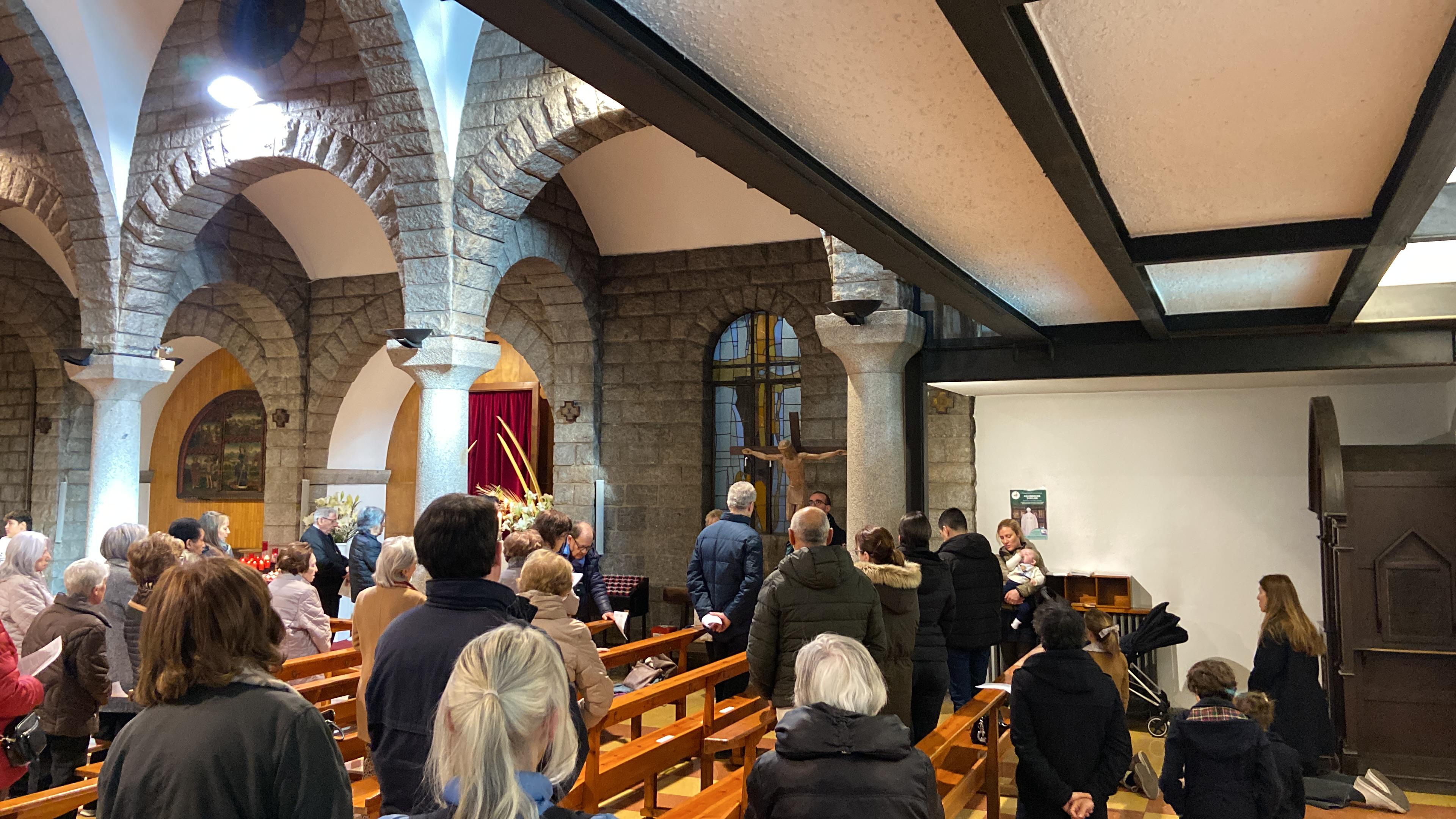 Viacrucis a l'interior de Sant Pere Màrtir. Viacrucis a l'interior de Sant Pere Màrtir.