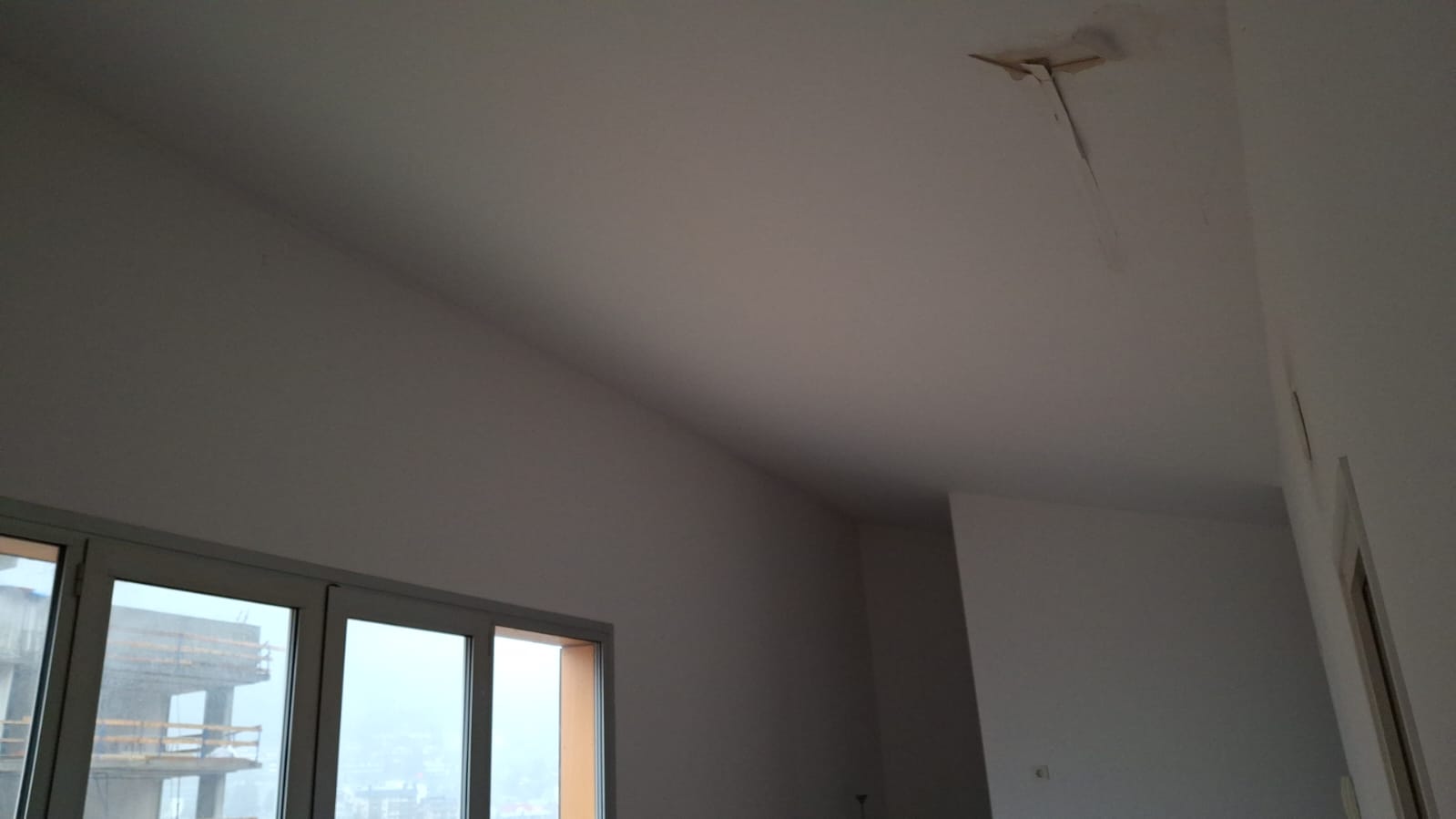 Un dels desperfectes dels pisos afectats.