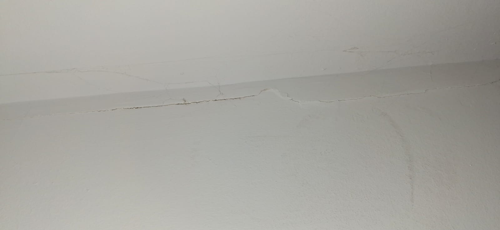 Una de les esquerdes aparegudes.