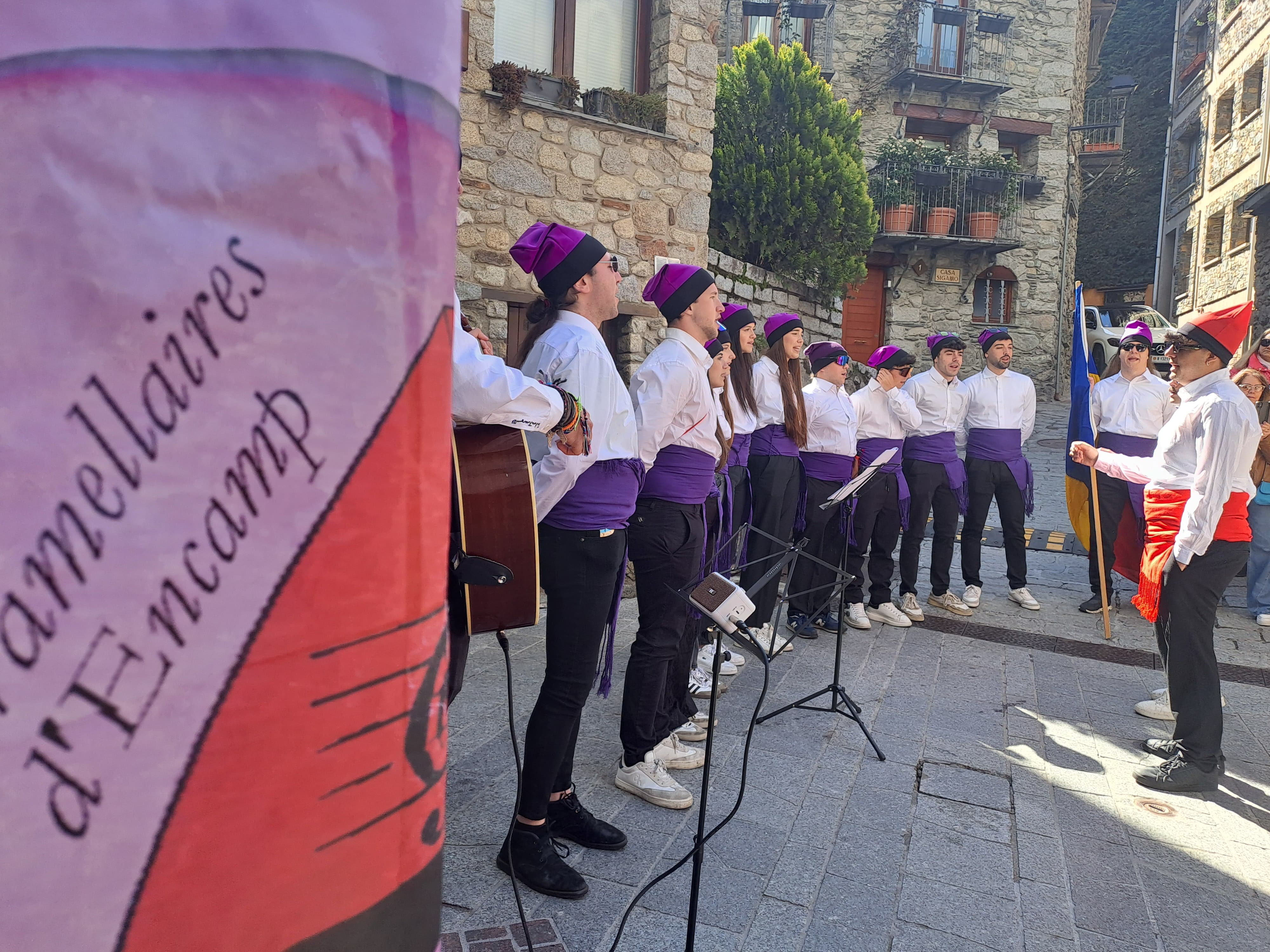 El grup de caramellaires, en acció. El grup de caramellaires, en acció.