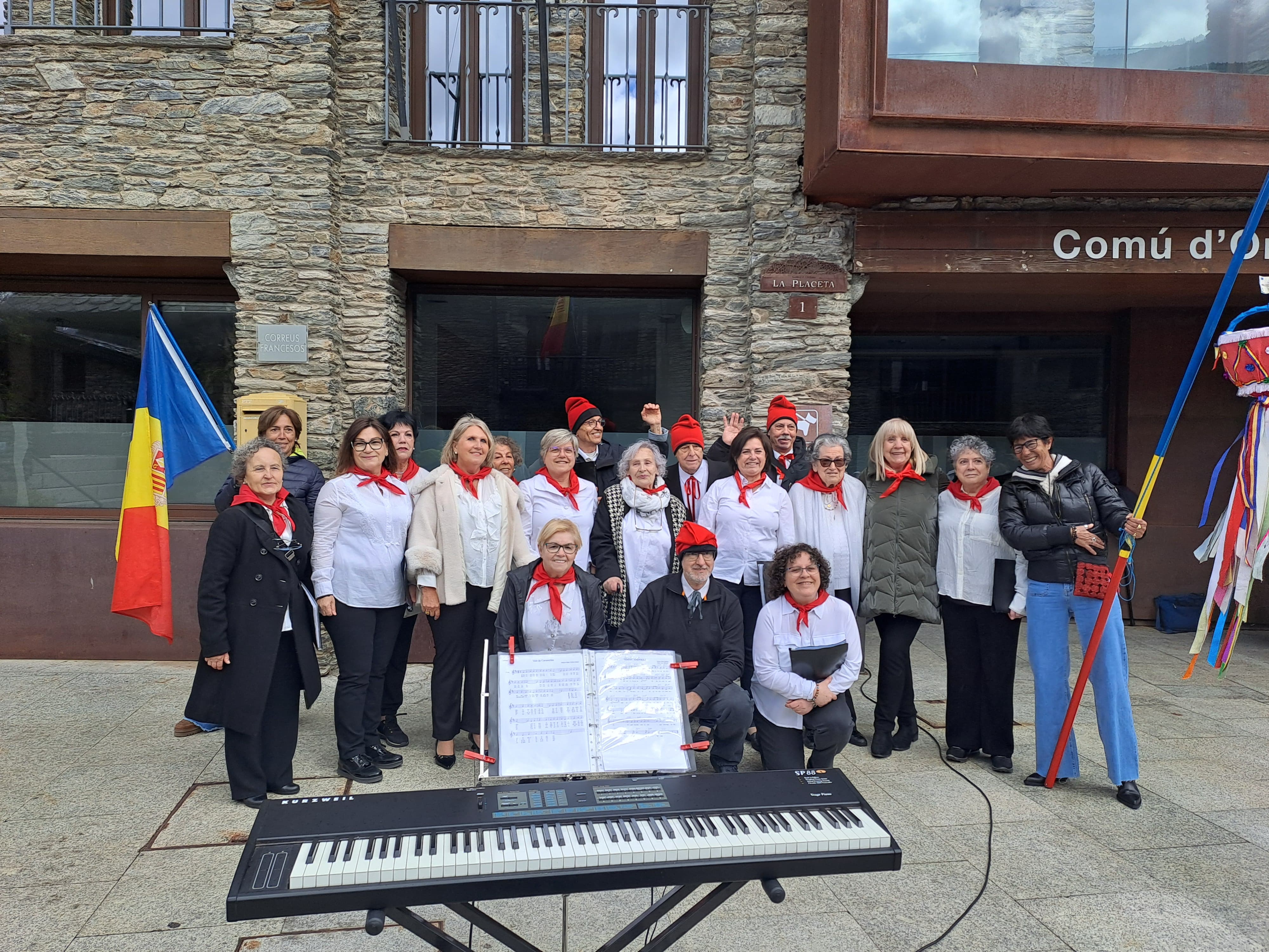 La foto de família després de l'actuació. La foto de família després de l'actuació.
