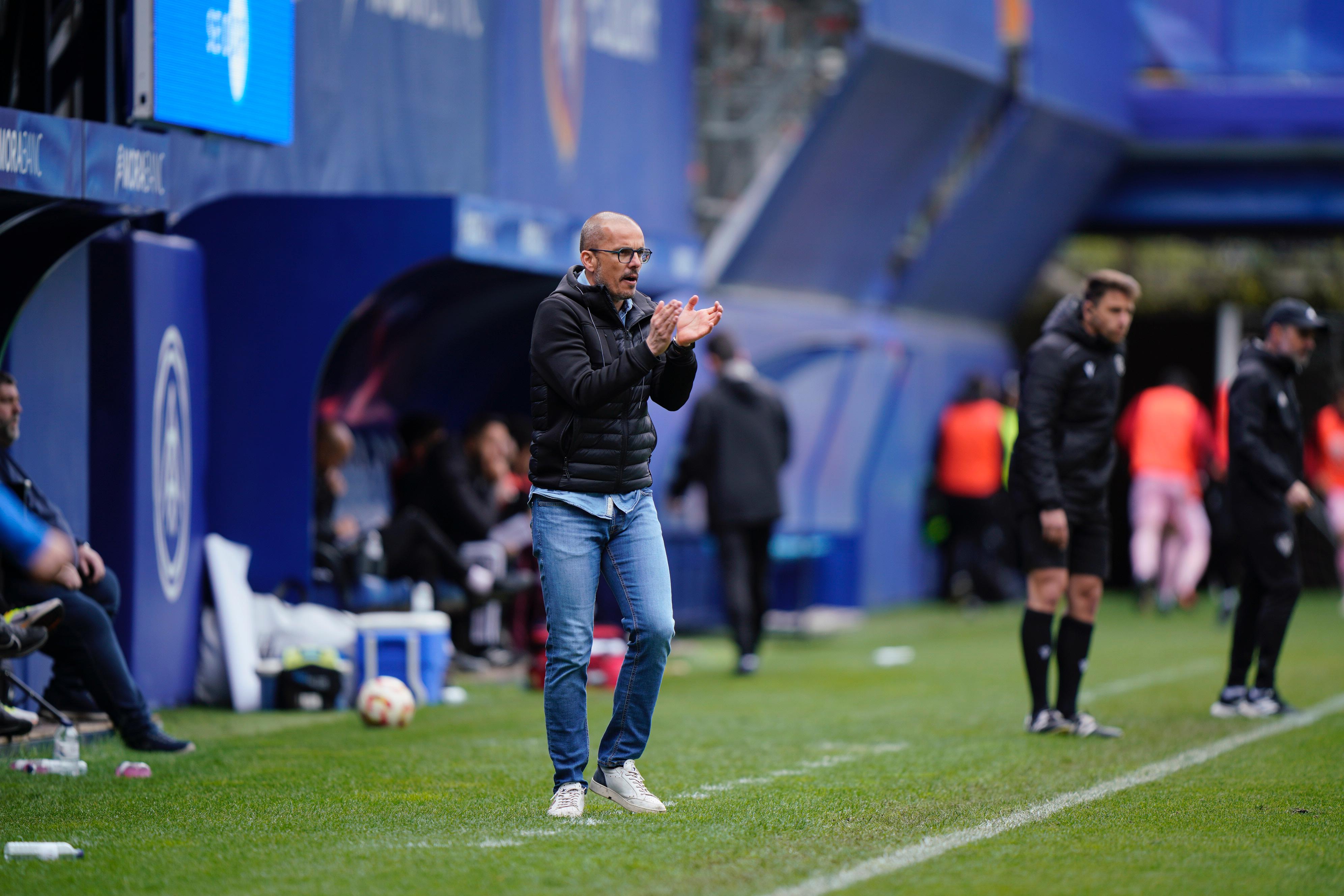 'Beto' Company, felicitant als seus per l'efectivitat en atac. 