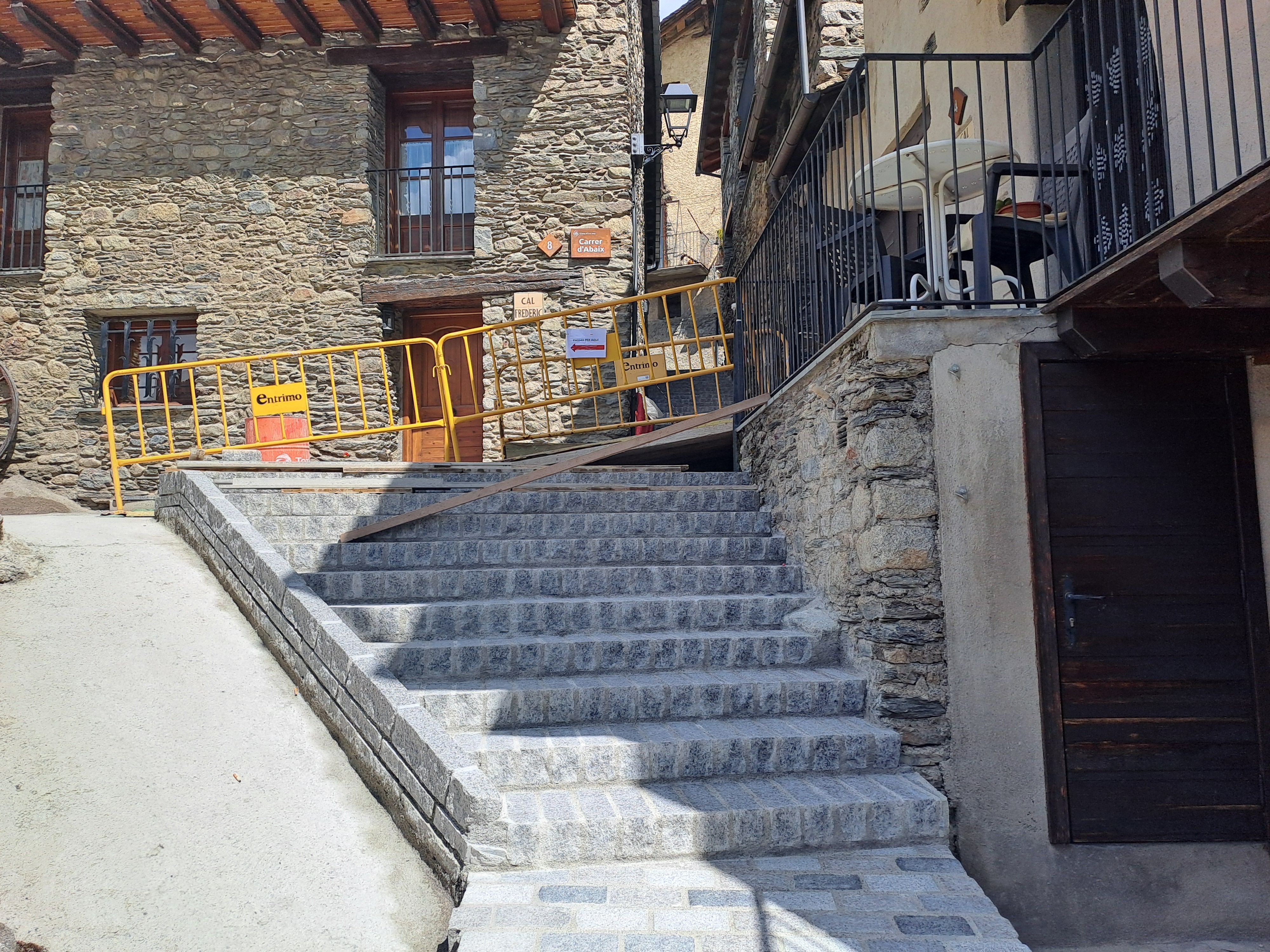 Un dels carrers de les Bons on ja s'està actuant.