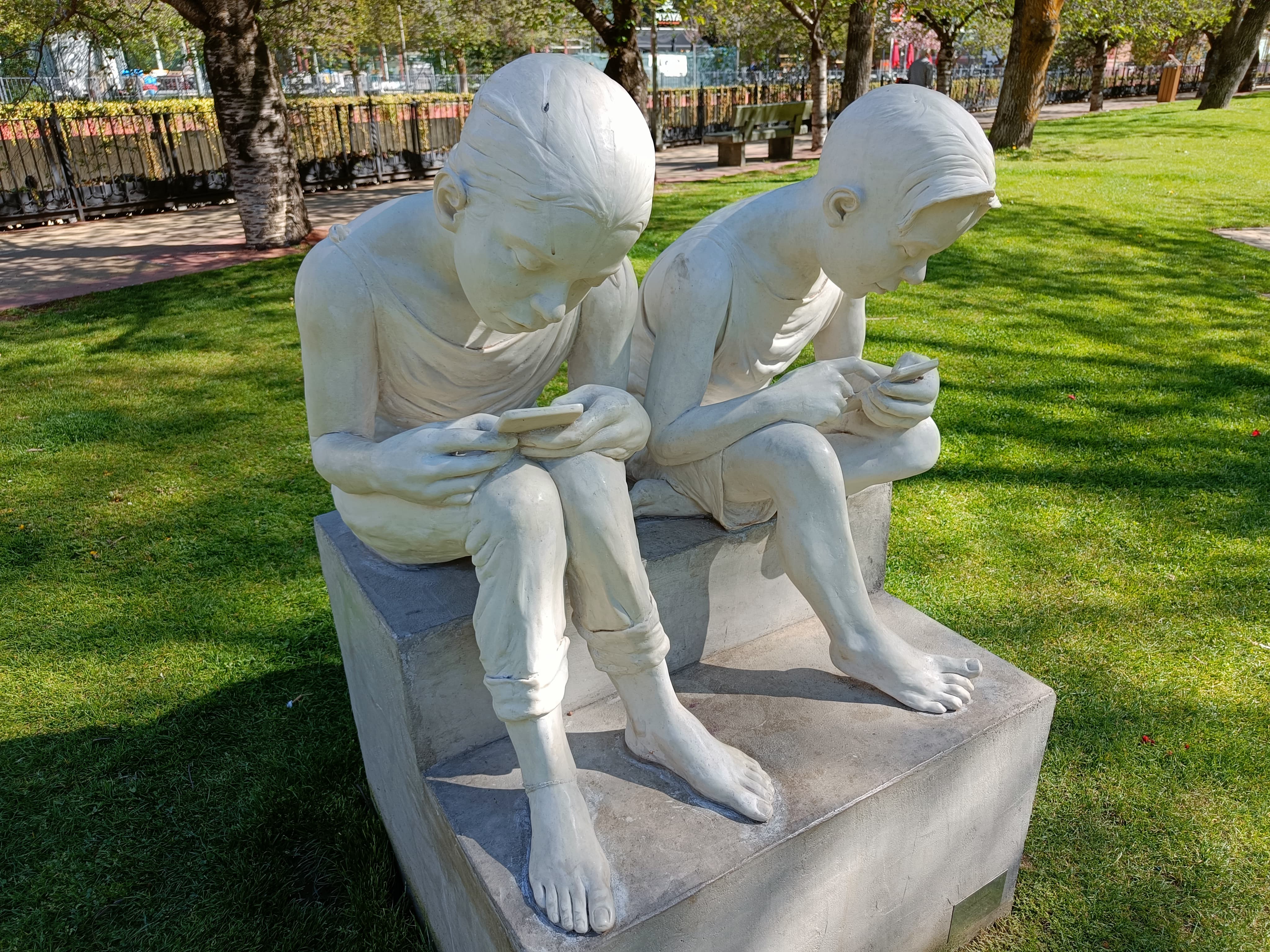 L'escultura 'Mira' torna a lluir amb tots els elements.