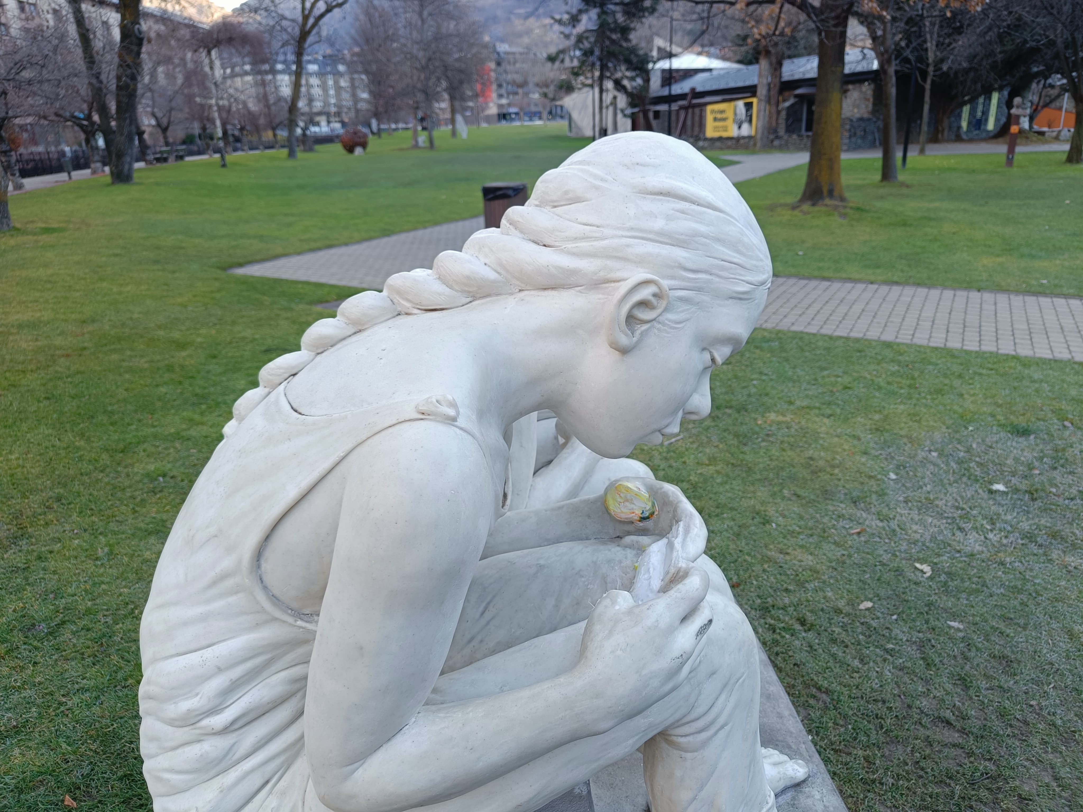 L'escultura 'Mira' malmesa el passat mes de gener. // M. P.