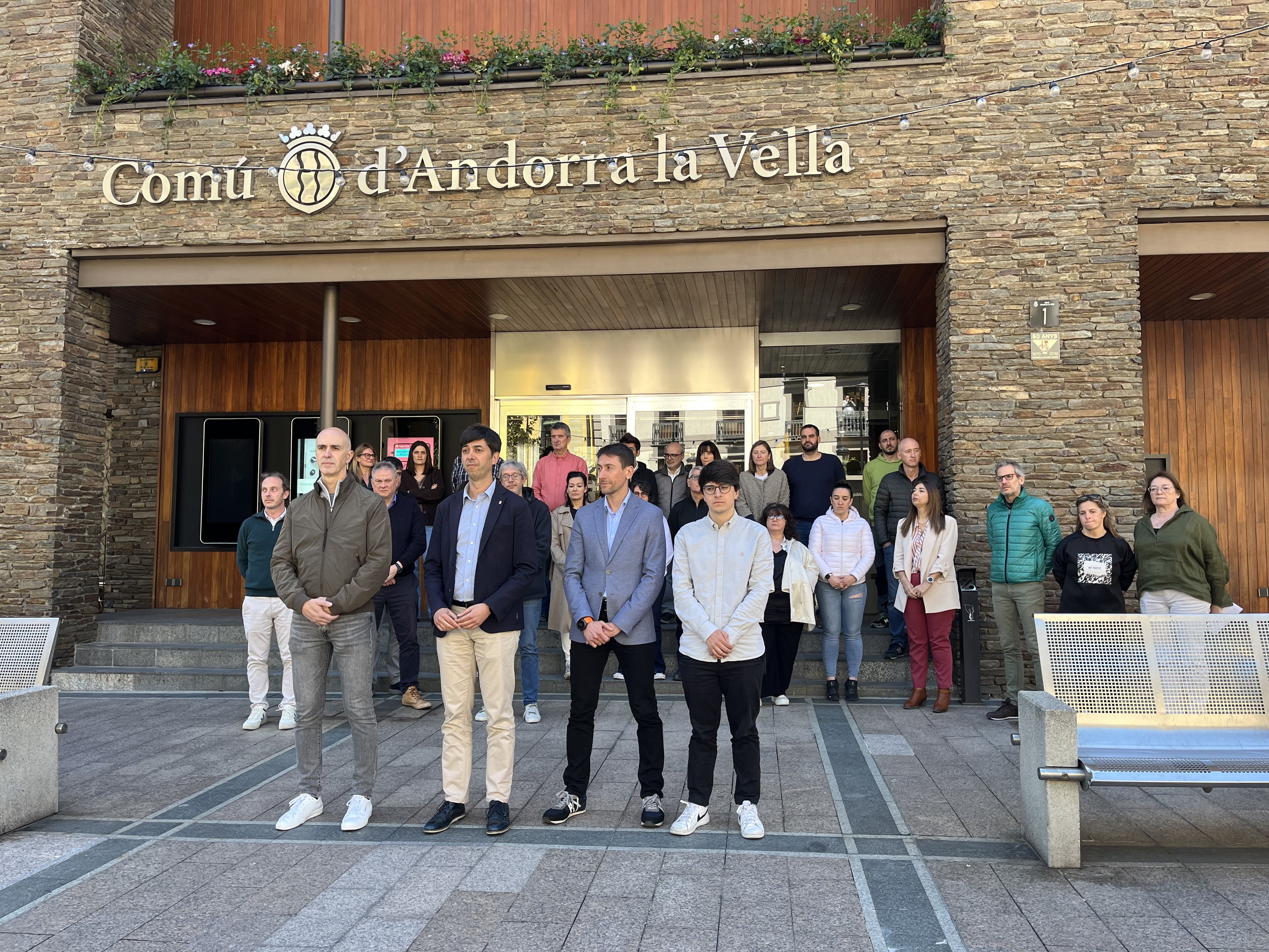 Andorra la Vella se suma al minut de silenci com a mostra de condol al Papa Francesc. Andorra la Vella se suma al minut de silenci com a mostra de condol al Papa Francesc.