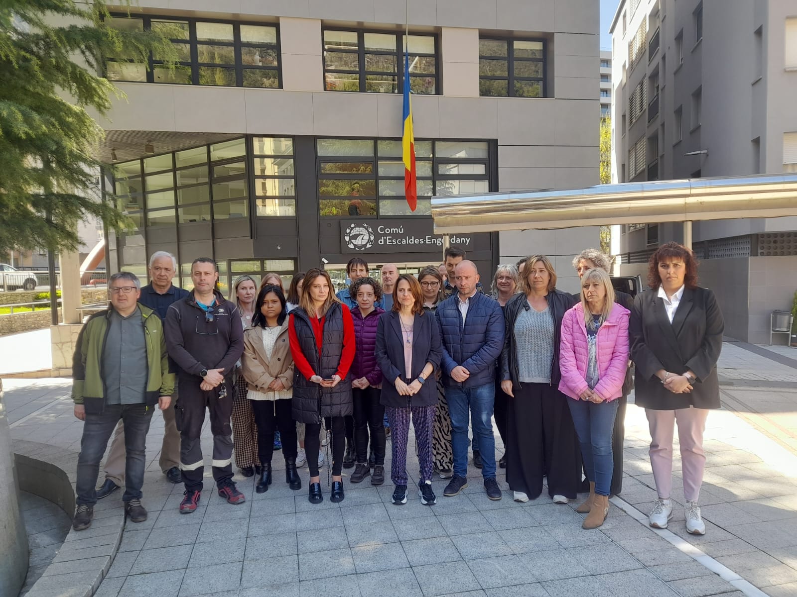 Minut de silenci pel papa Francesc al comú d'Escaldes. Minut de silenci pel papa Francesc al comú d'Escaldes.
