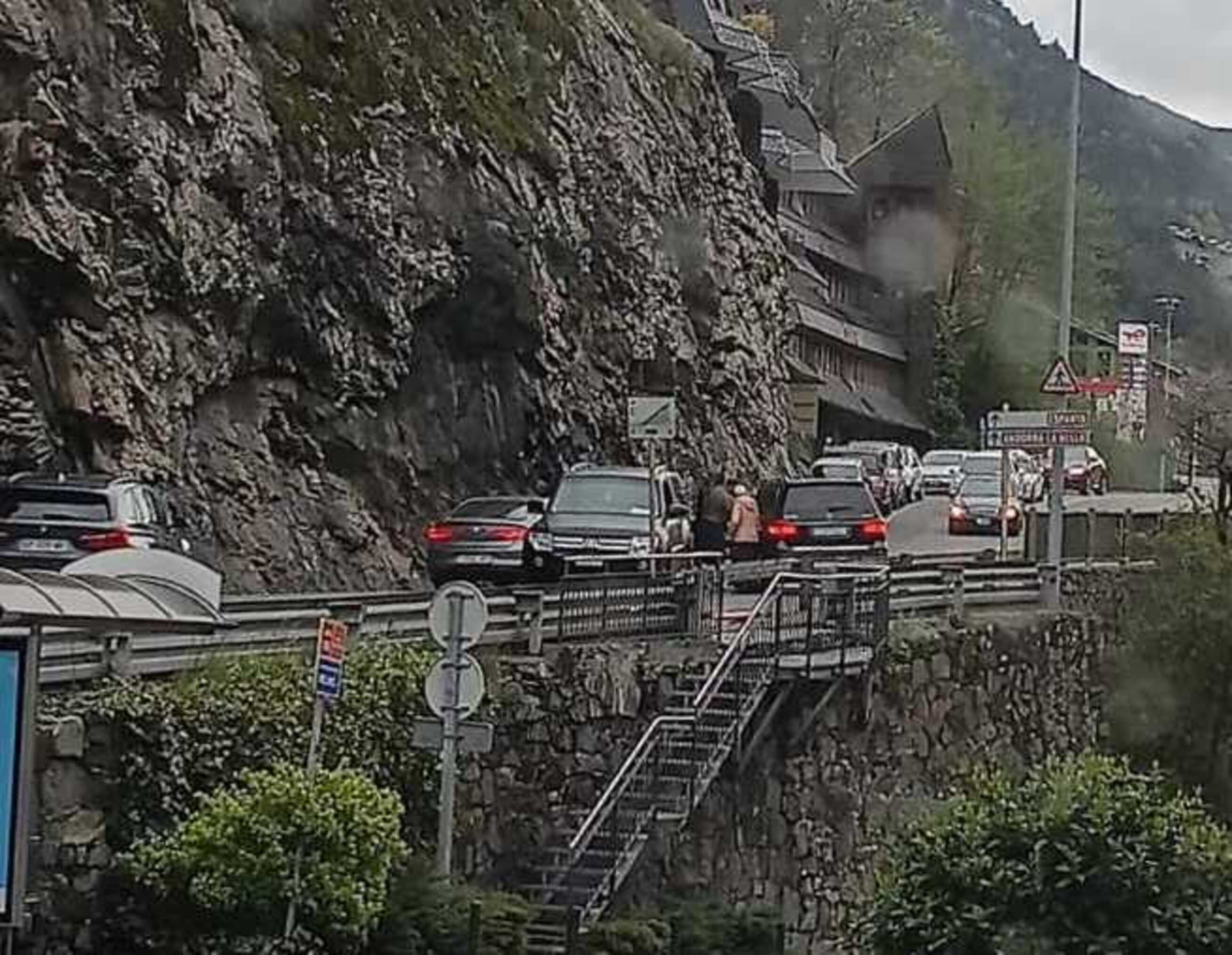 Accident a la CG-2, al tram que enllaça la rotonda d'Engolasters amb el punt rodó de Varisa.