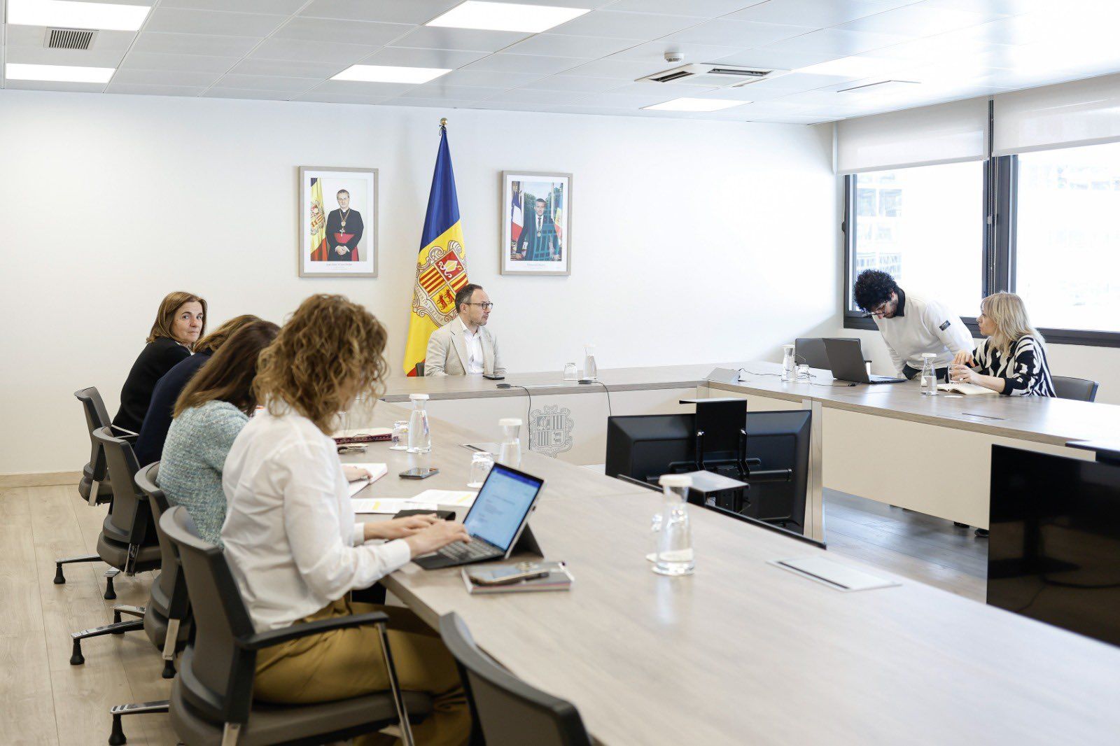 Reunió del Govern amb Projecte Vida per parlar de l’aplicació del Pla Nacional Contra les Drogodependències i del Pla integral de salut mental i addiccions.