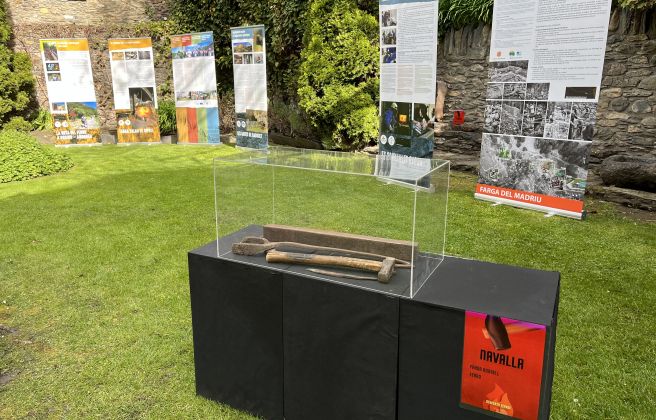 Alguns dels estris de ferro exposats als jardins del Museu Casa Areny-Plandolit. Alguns dels estris de ferro exposats als jardins del Museu Casa Areny-Plandolit.