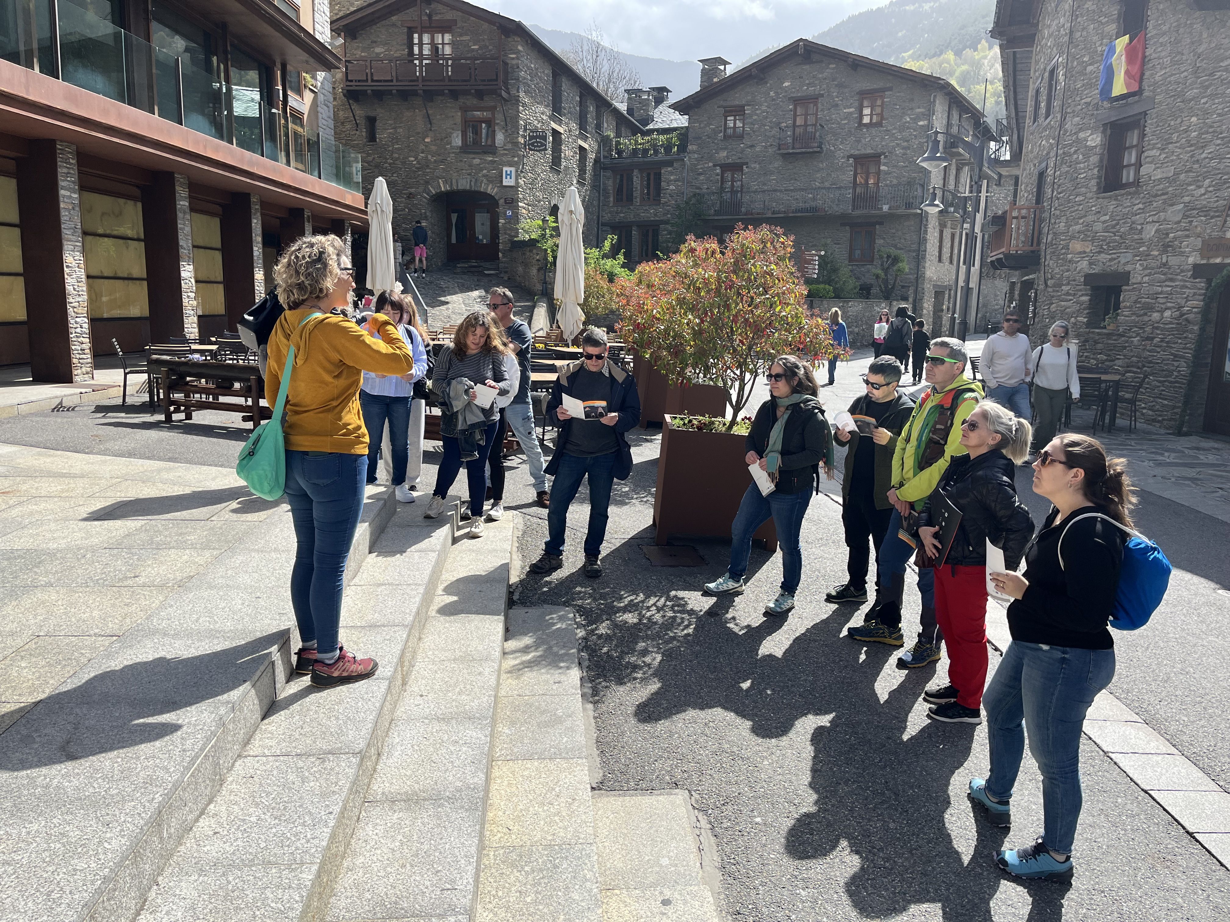 Inici de la visita guiada per la parròquia. Inici de la visita guiada per la parròquia.