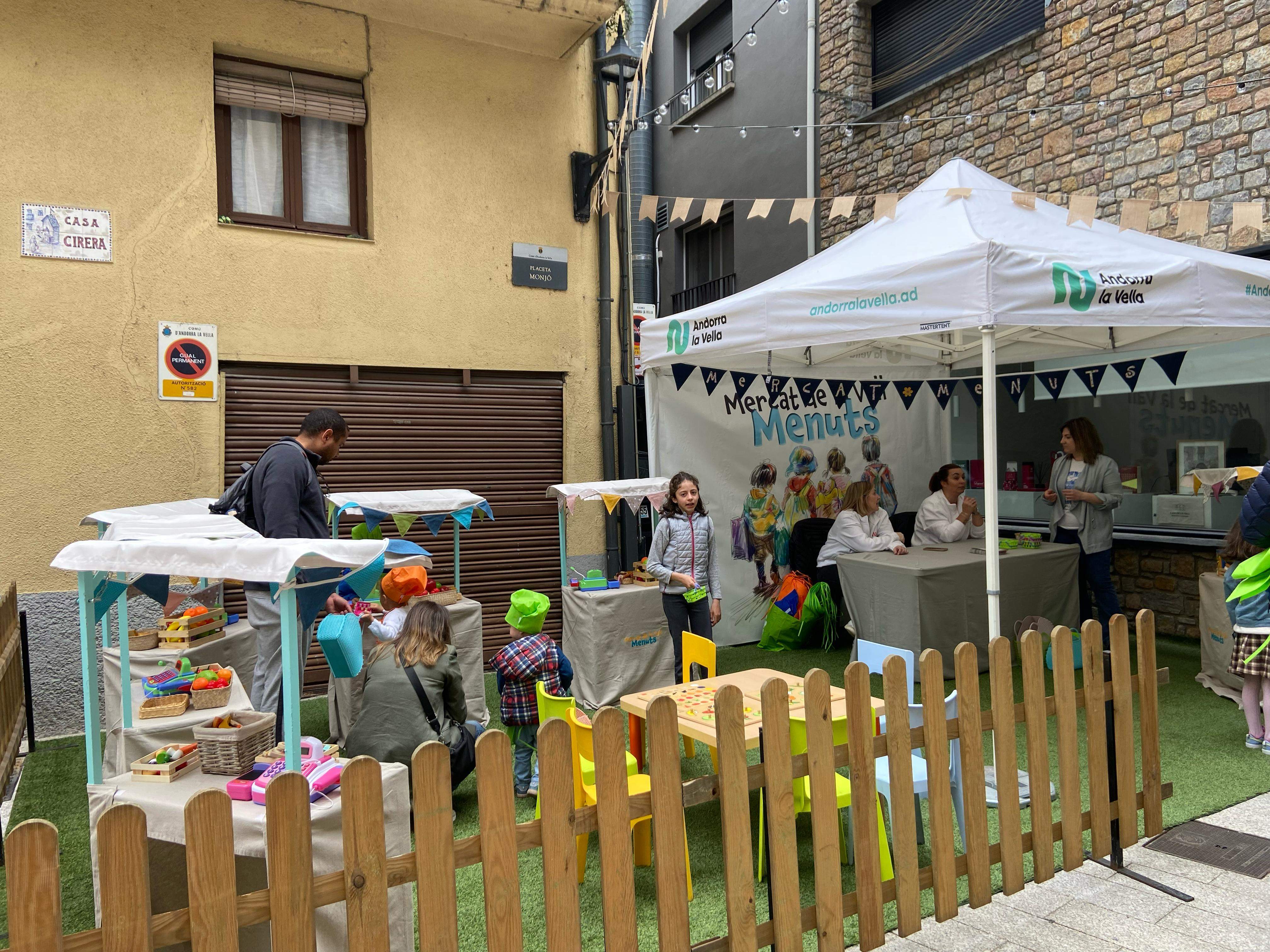 Els més petits han gaudit d'un espai per a divertir-se. Els més petits han gaudit d'un espai per a divertir-se.