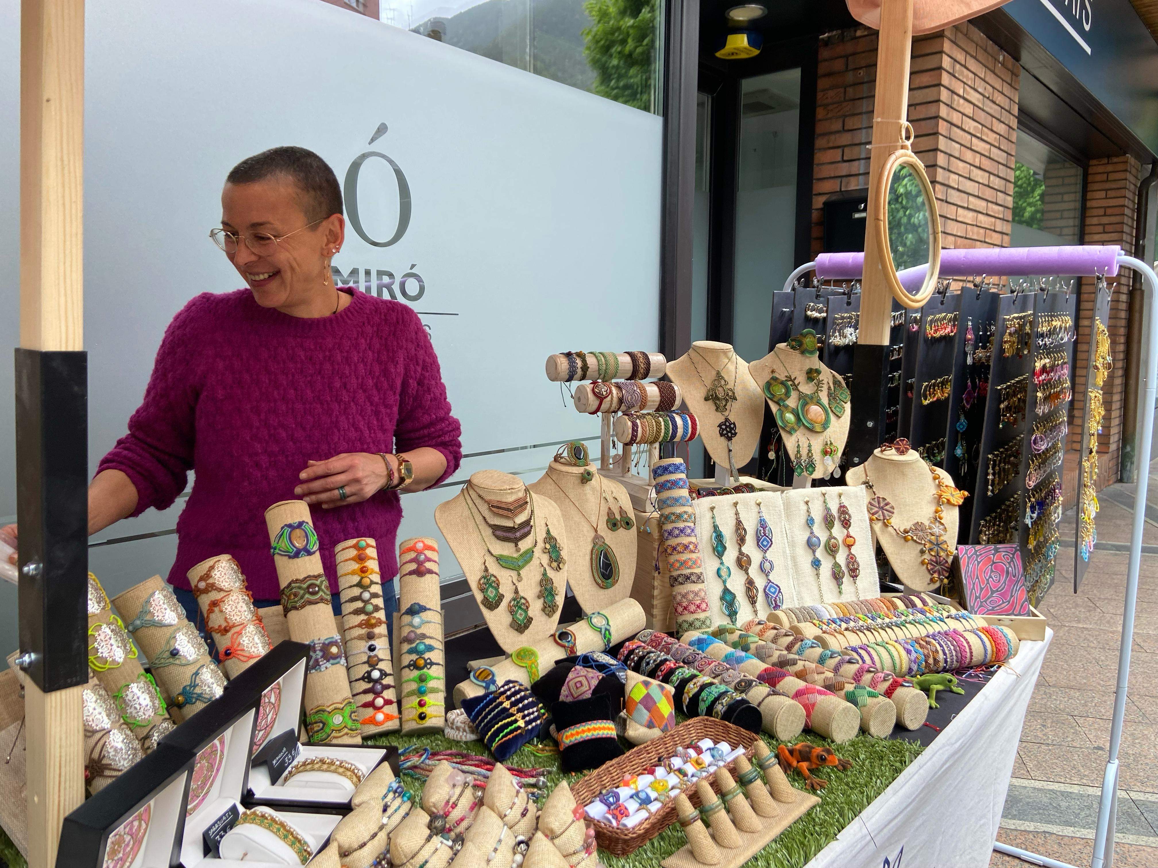 Alguna de les parades de l'avinguda Príncep Benlloch. Alguna de les parades de l'avinguda Príncep Benlloch.