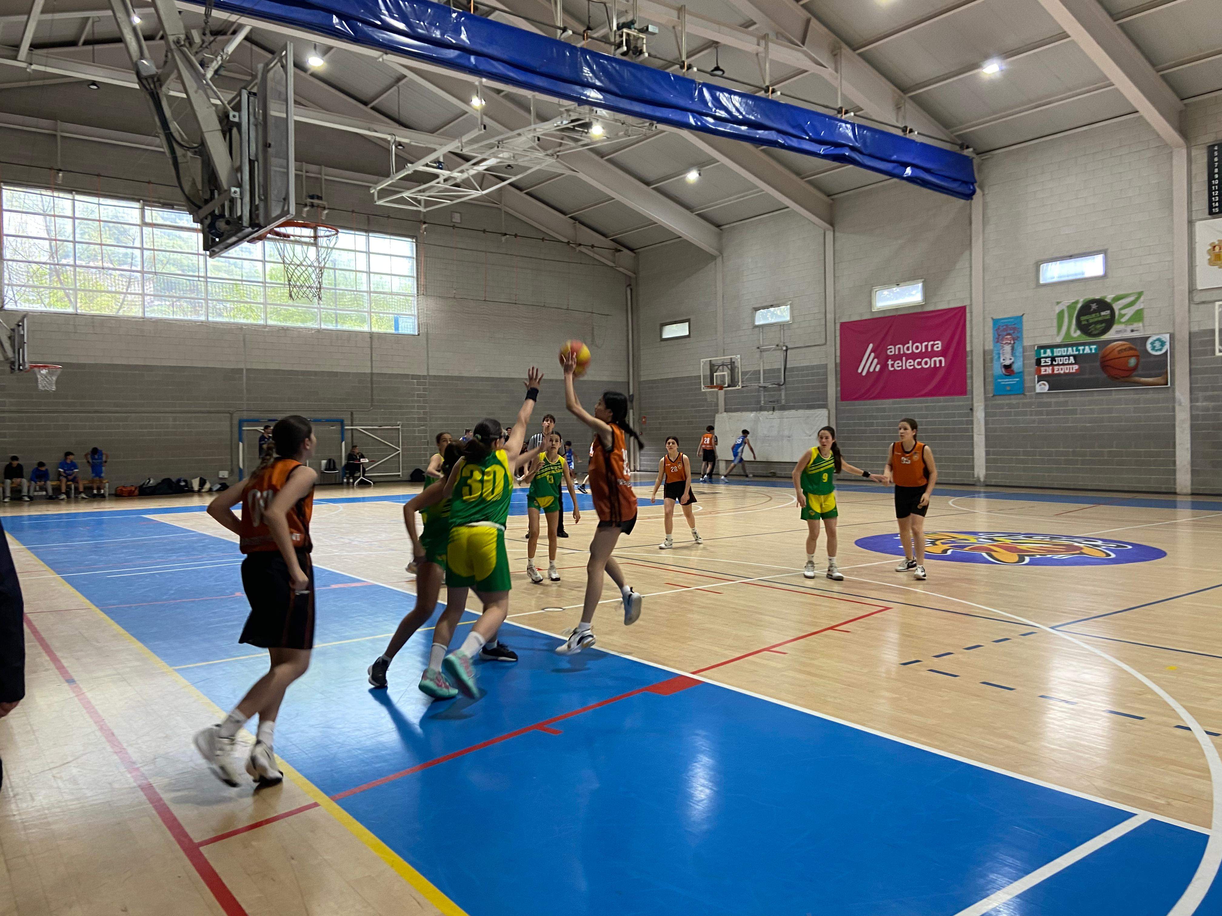 Vilafant i Joventut Les Corts s'han enfrontat en una de les pistes laterals.