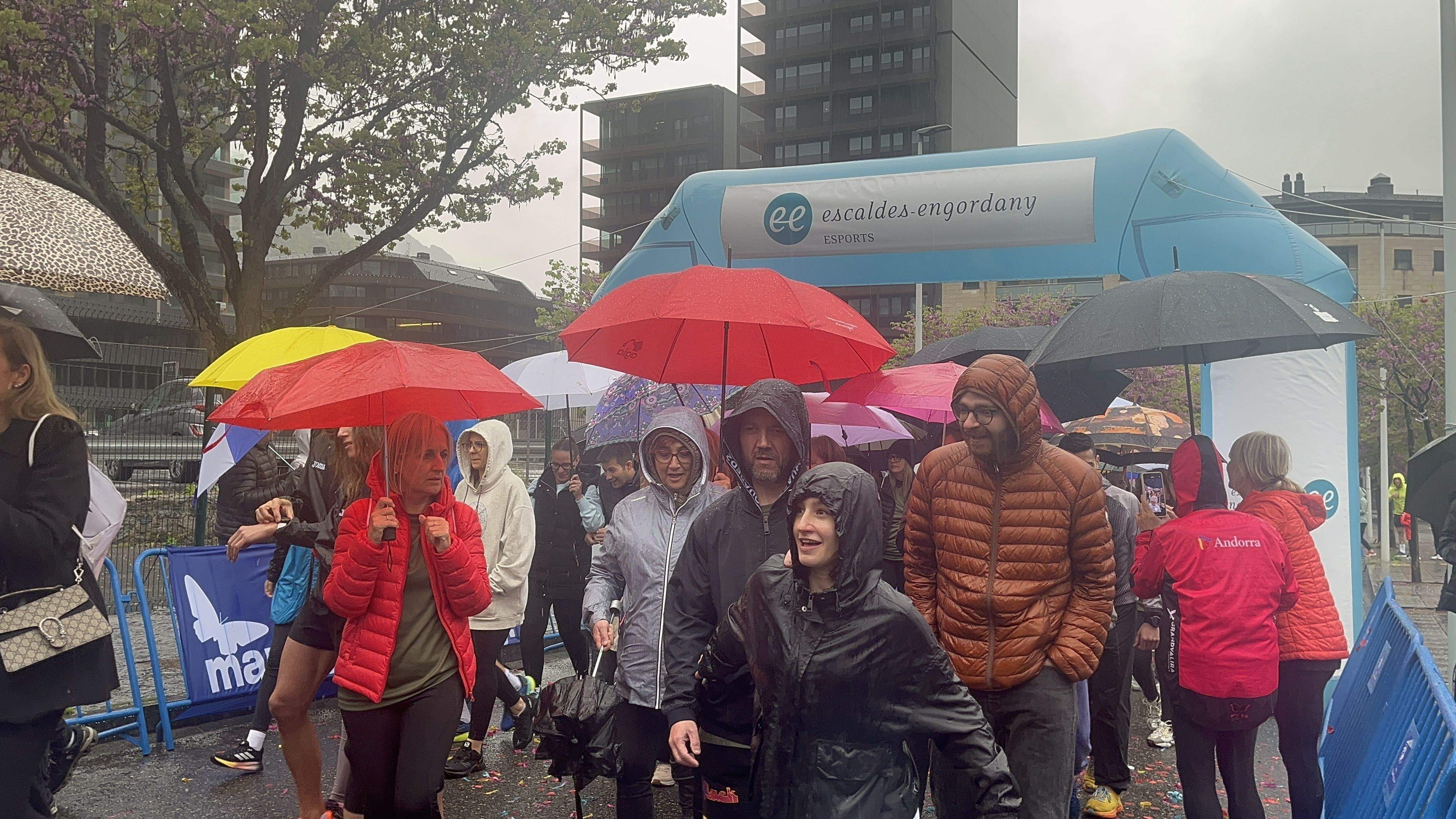 La pluja ha acompanyat als assistents.