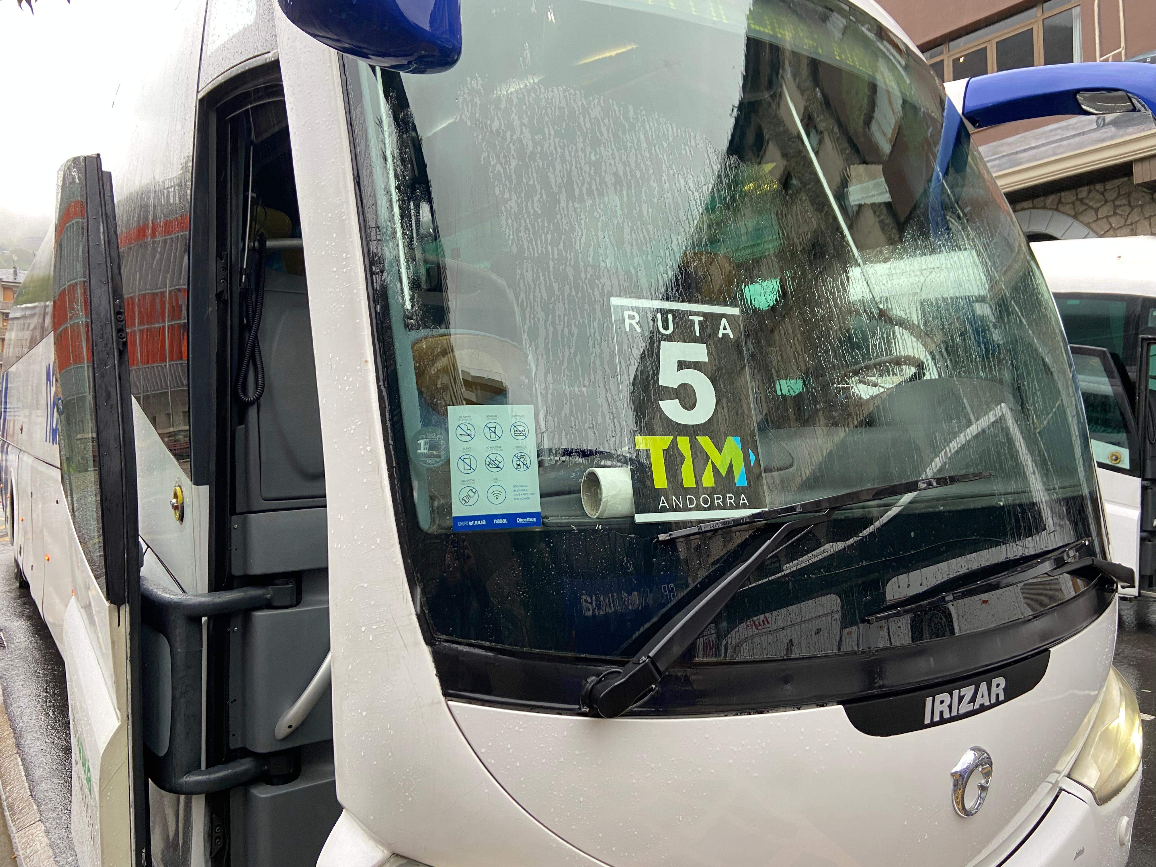 Els cartells que llueixen els autobusos del TIM Xperience.