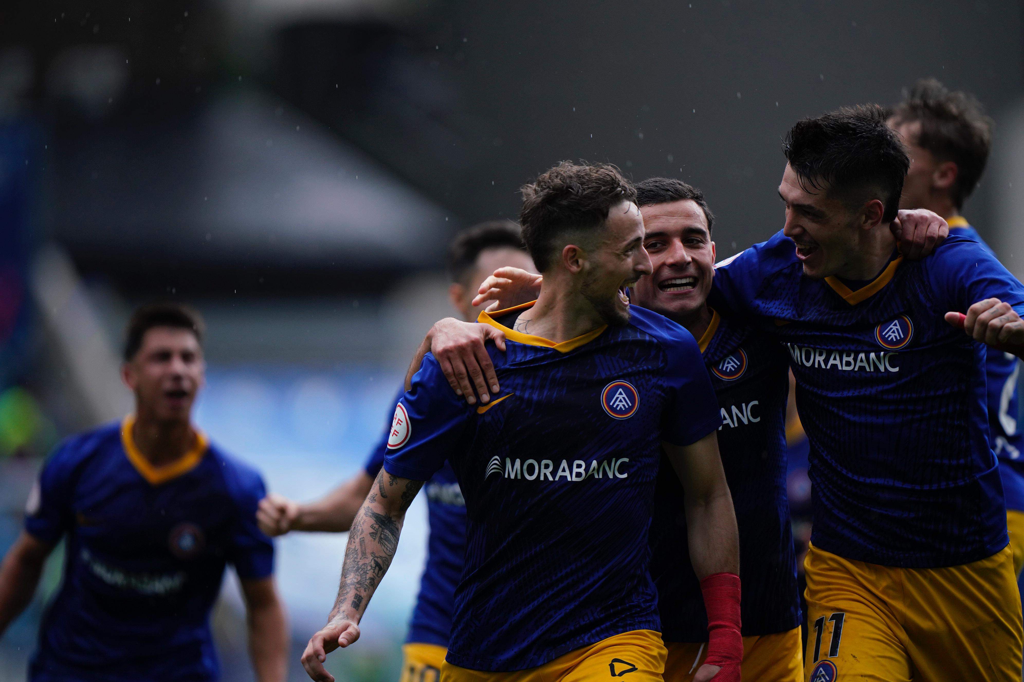 Manu Nieto, celebrant el gol de l'FC Andorra amb els seus companys.