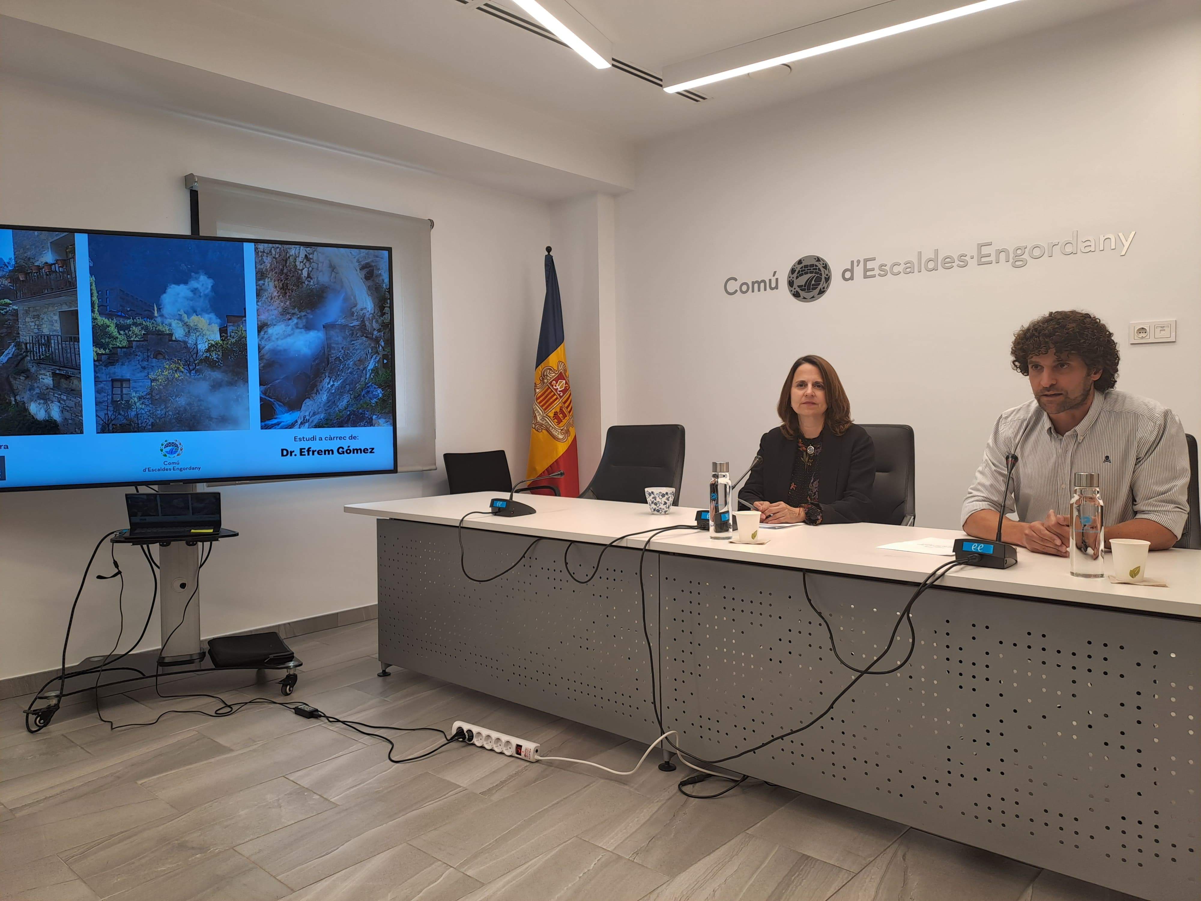 Rosa Gili i Efrem Gómez han presentat l'estudi que es farà els pròxims mesos.