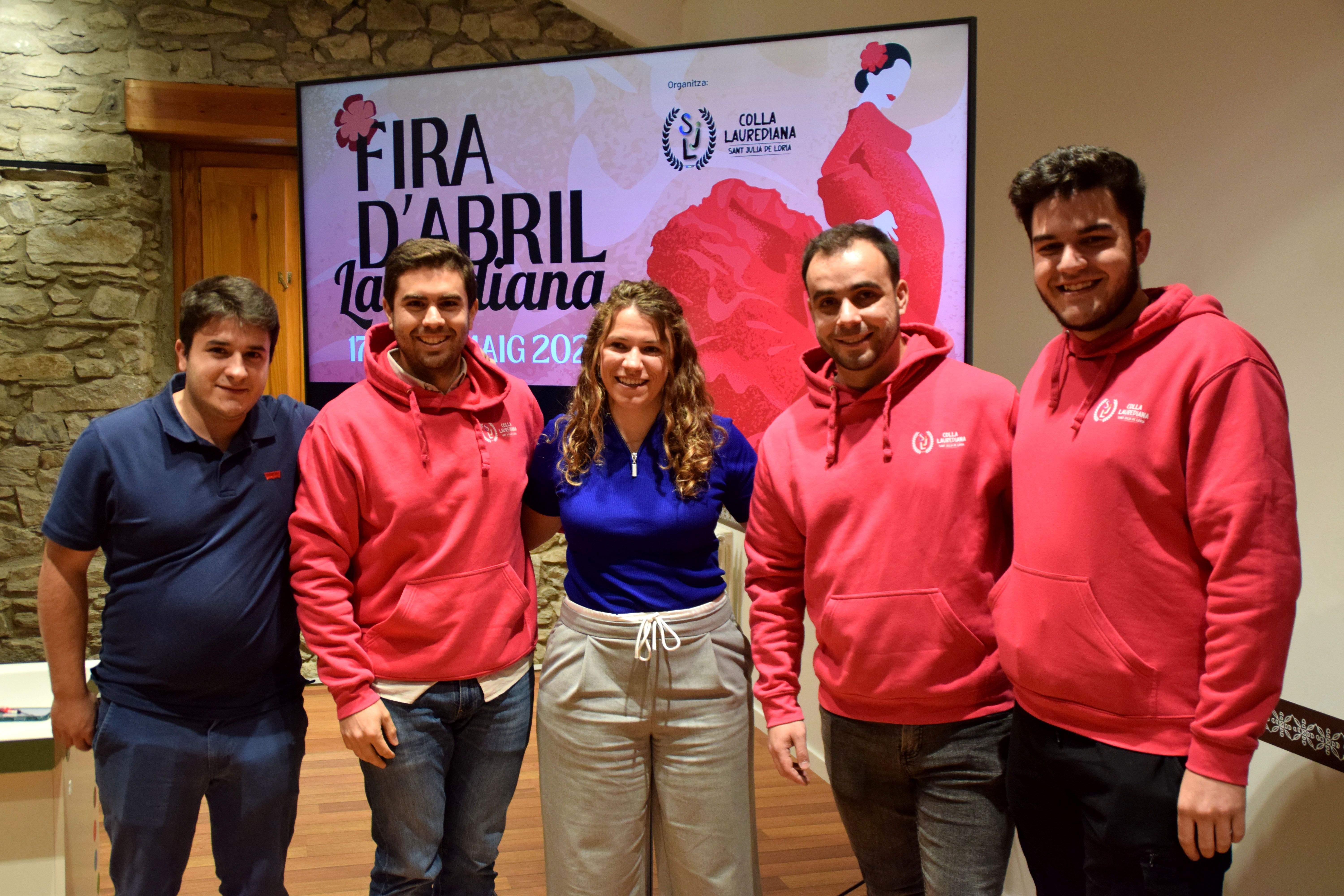 Judith López amb representants de la Colla Laurediana.