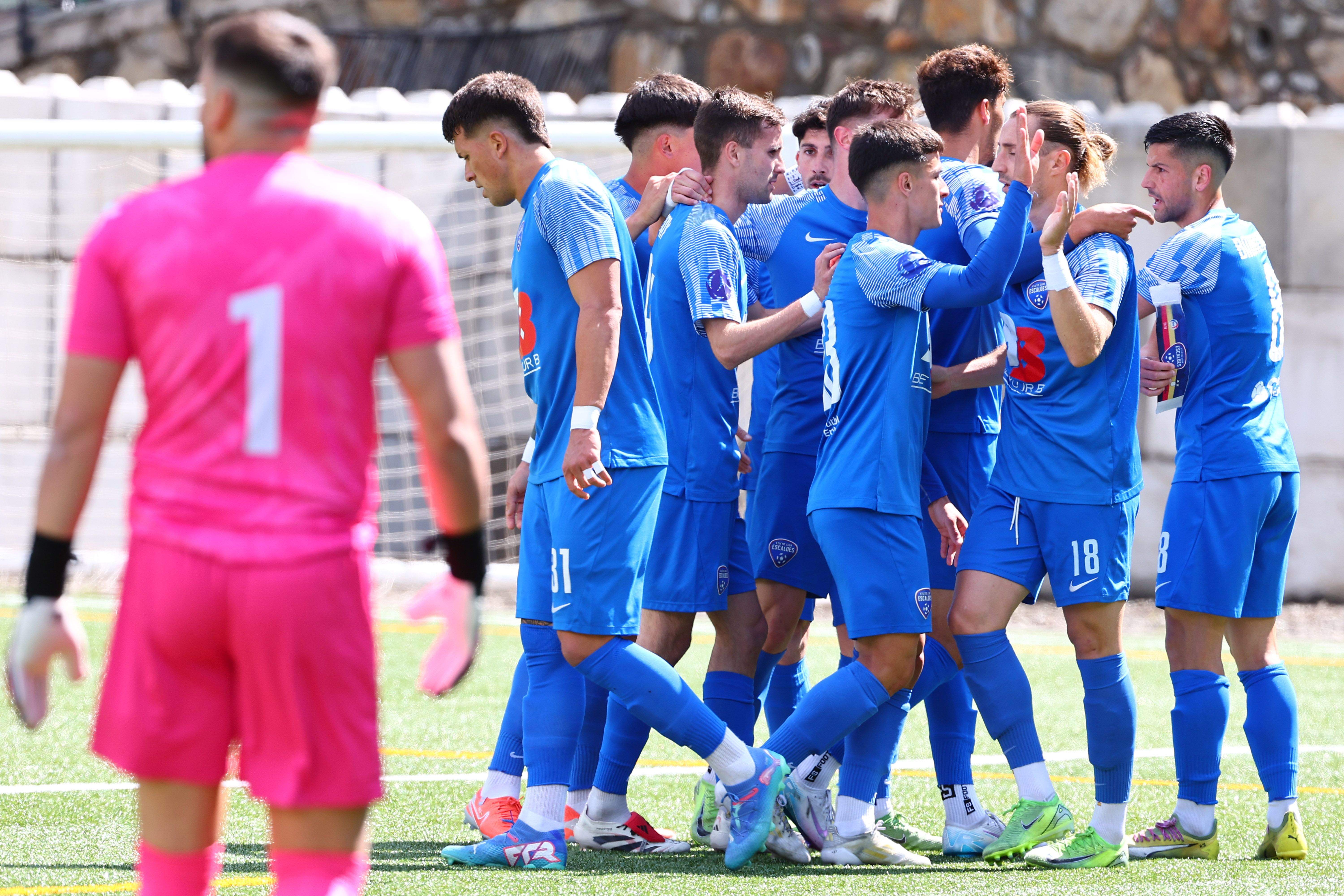 L'Atlètic Escaldes, celebrant una de les dianes de la golejada a l'Esperança.