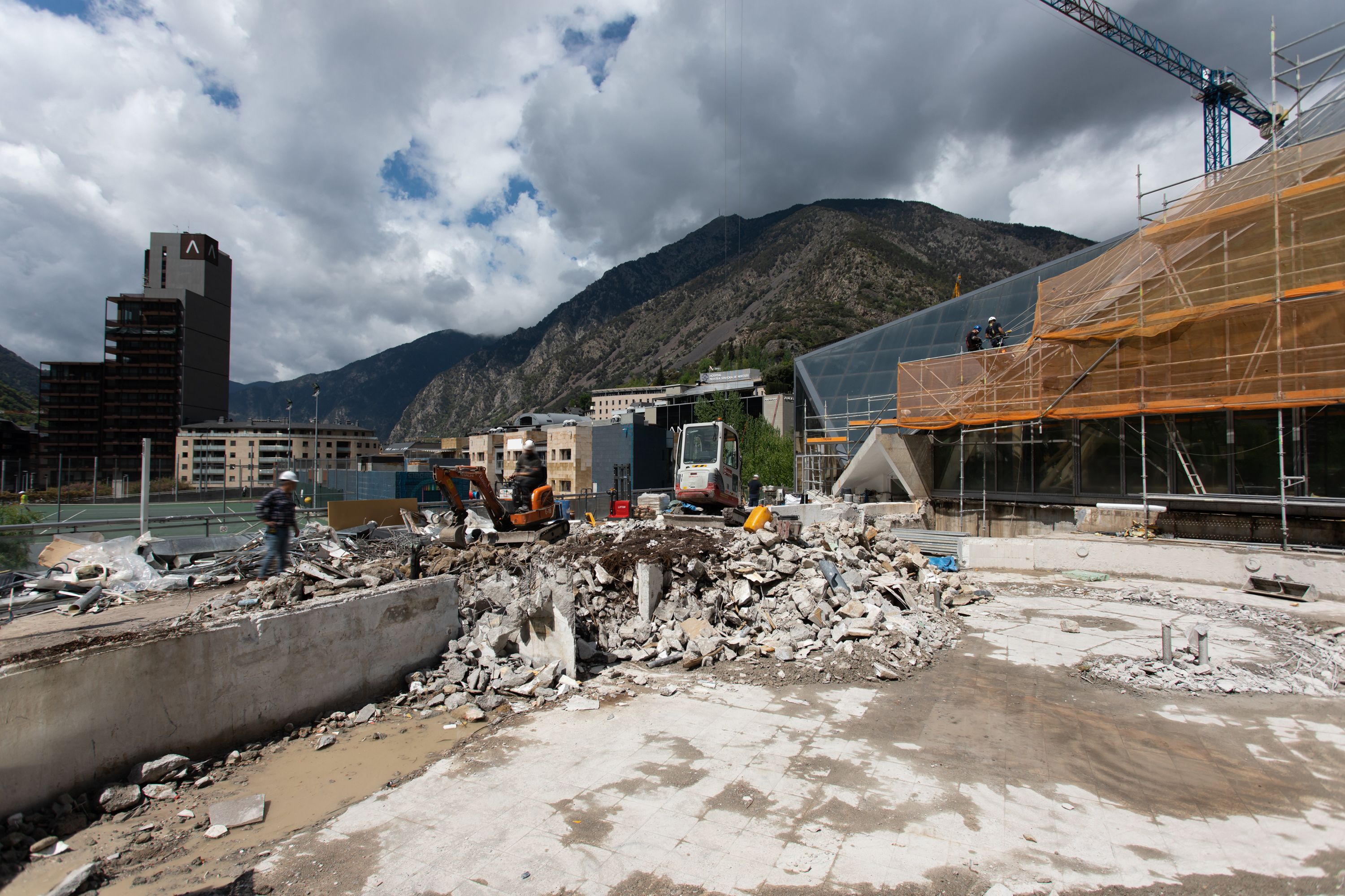Estat actual de les obres de reforma de la llacuna exterior de Caldea. // Caldea Estat actual de les obres de reforma de la llacuna exterior de Caldea. // Caldea