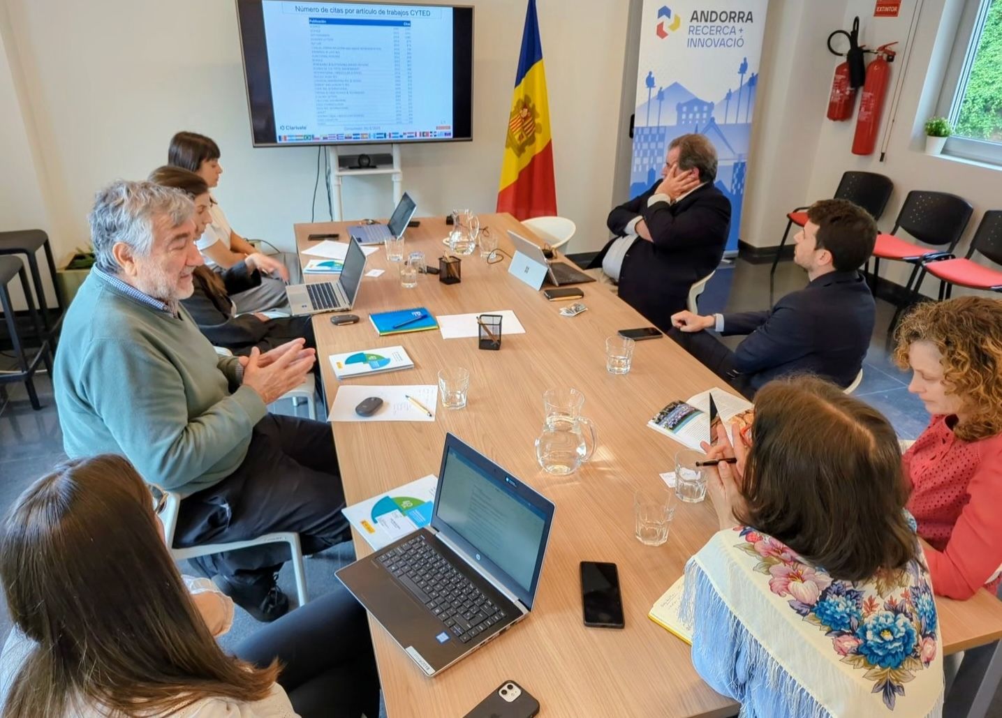 Trobada de la delegació del Programa Iberoamericà de Ciència i Tecnologia per al Desenvolupament (Cyted) amb el secretari d’Estat d’Empresa, Diversificació Econòmia i Innovació, Marc Saura i la gerenta d’AR+I, Marta Domènech.