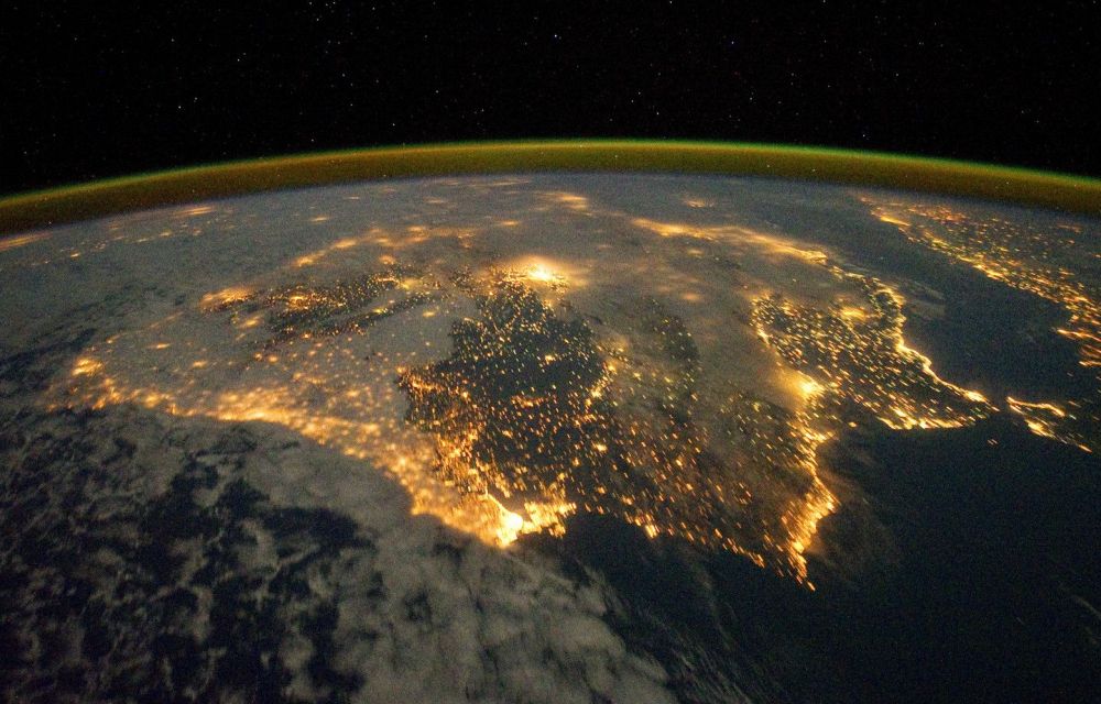 La península ibèrica vista de nit des de l'espai - Crèdit: NASA's Earth Observatory